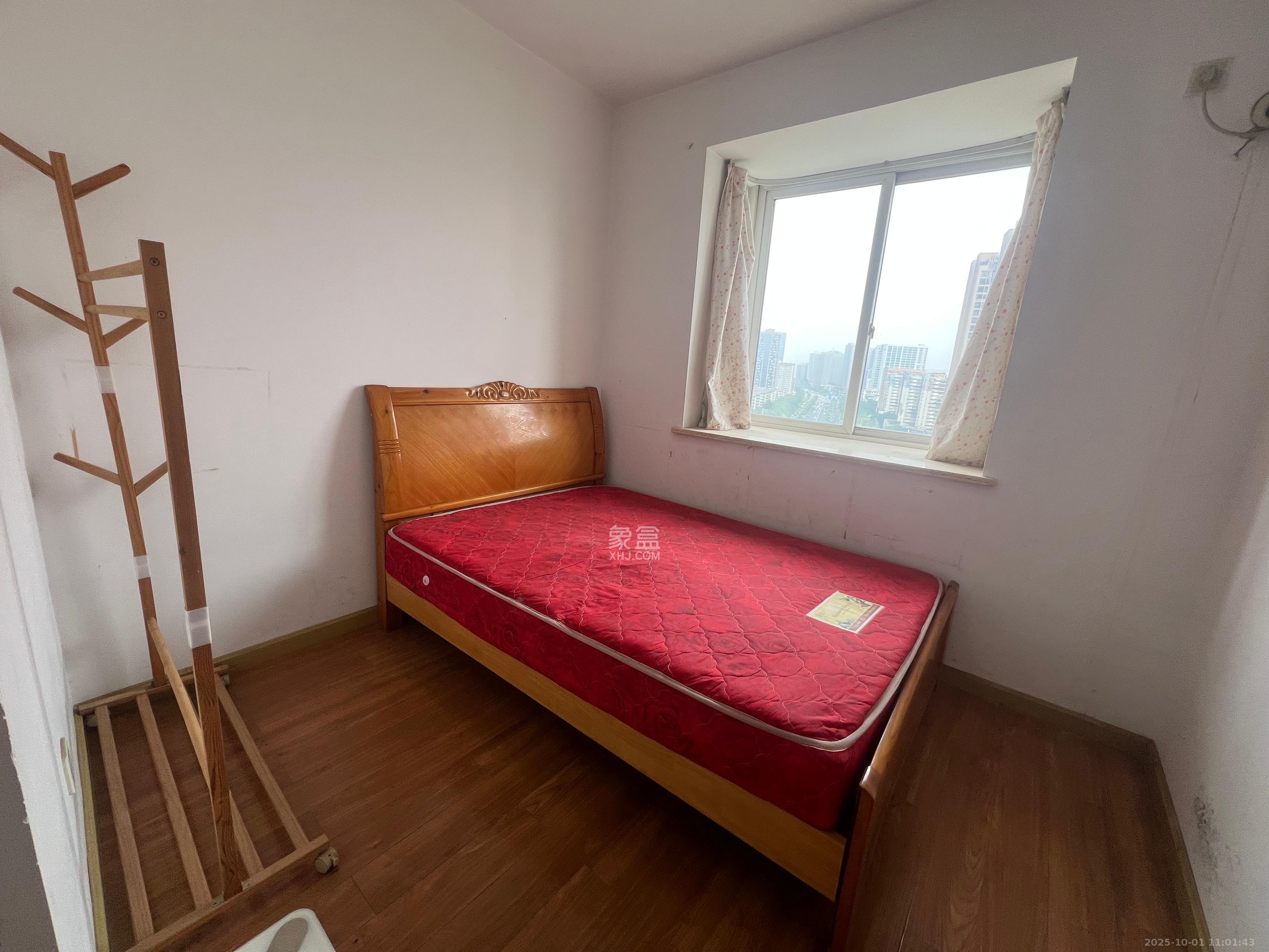 龙王港社区 3室2厅1卫 2600.0元/月 龙王港社区 3室2厅1卫 2600.0元/月室内图