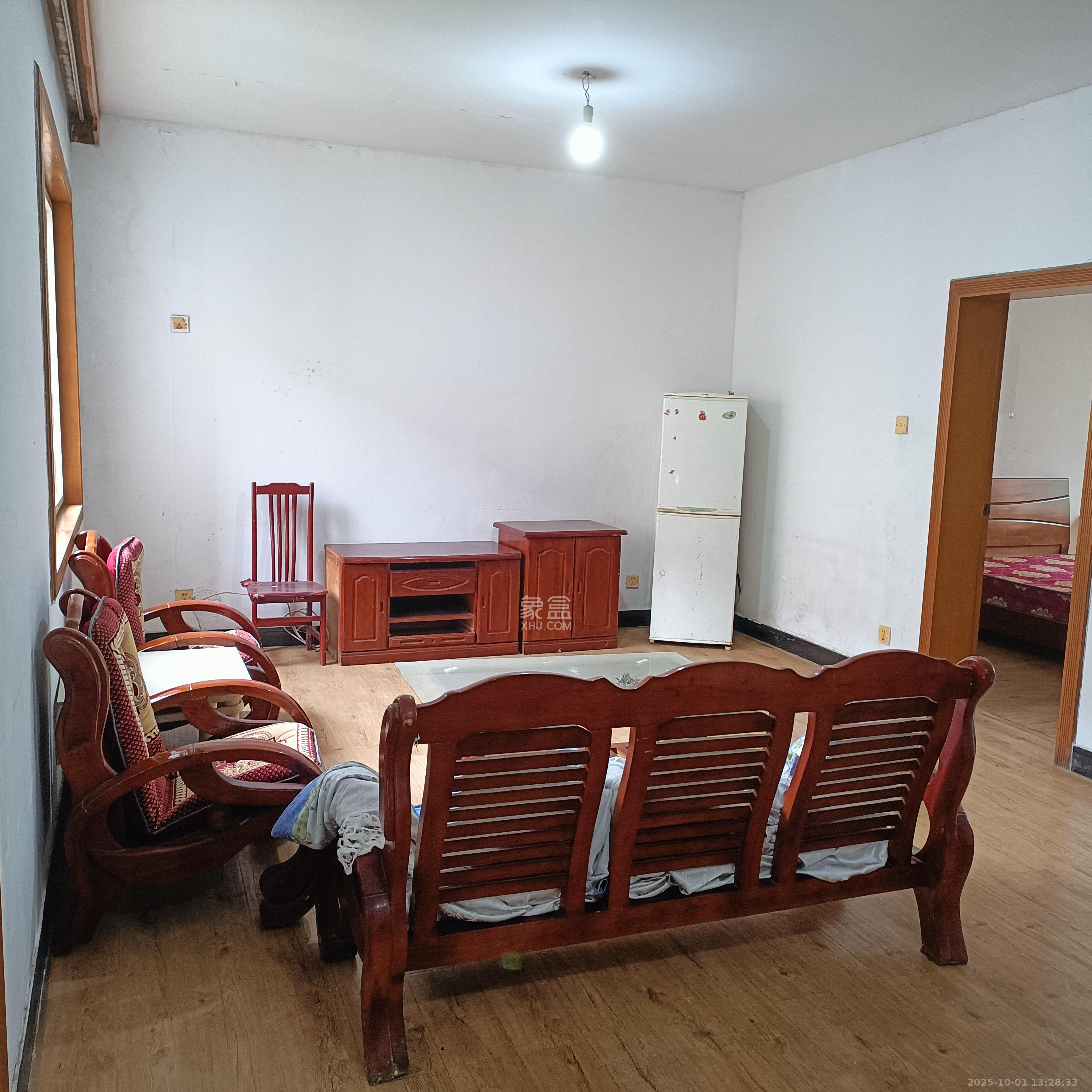 新桥小区 2室2厅1卫 1700.0元/月 新桥小区 2室2厅1卫 1700.0元/月室内图