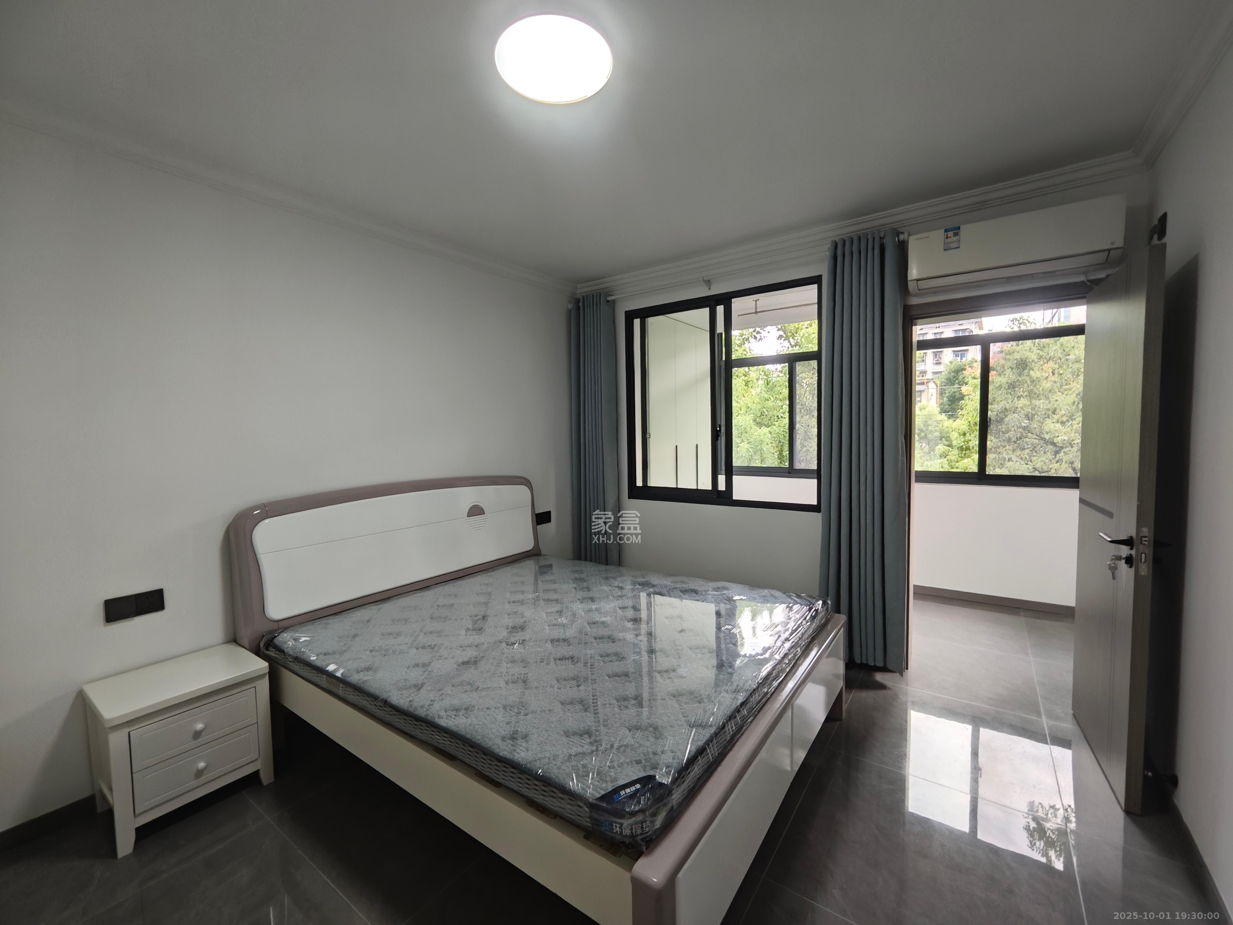 桂花二村  1室0厅0卫   1300.00元/月室内图1