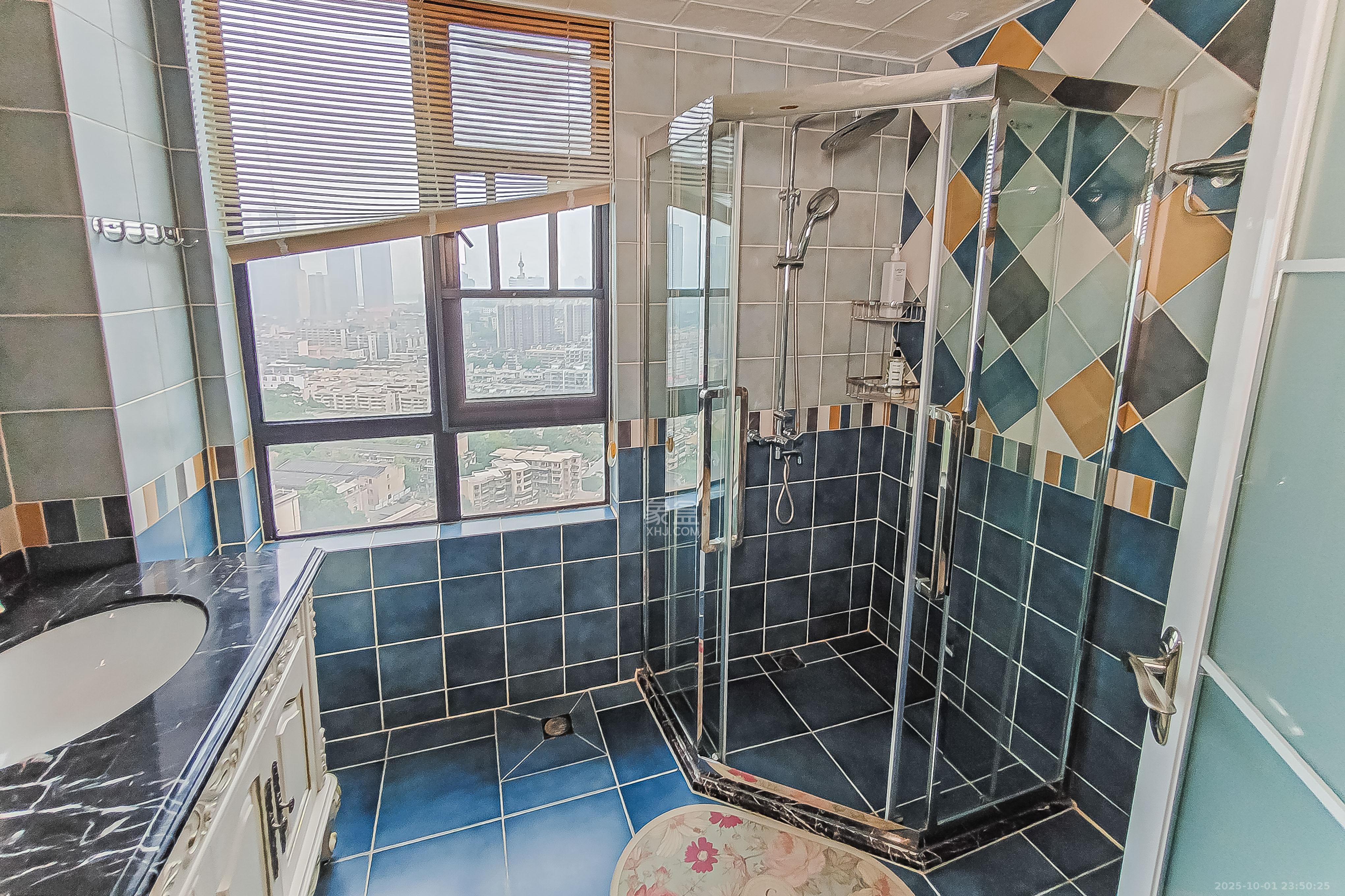 荣悦台 3室2厅2卫 235.0万 荣悦台 3室2厅2卫 235.0万卫生间