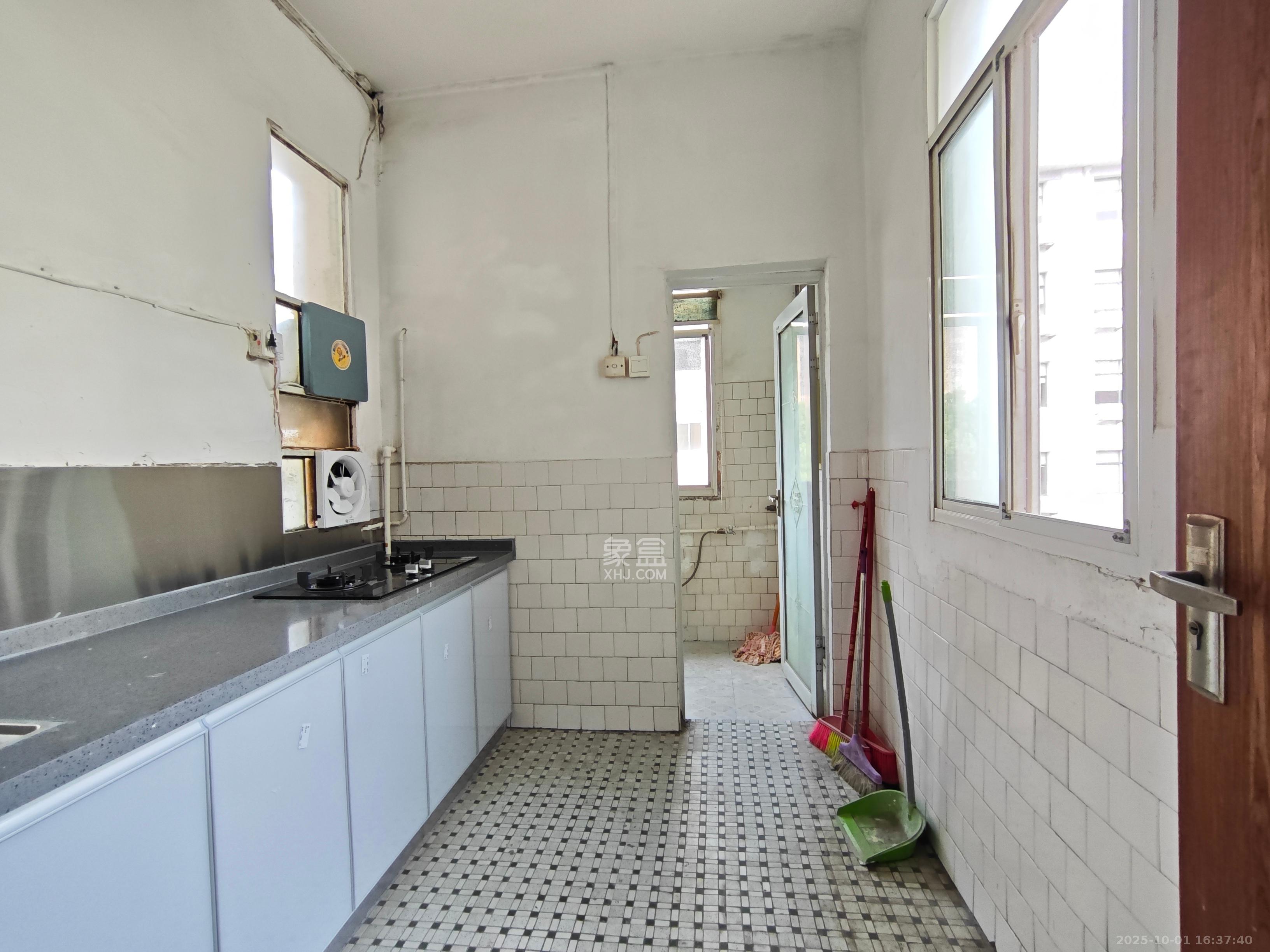 省农业银行雨花路大院 3室2厅1卫 1900.0元/月 省农业银行雨花路大院 3室2厅1卫 1900.0元/月室内图