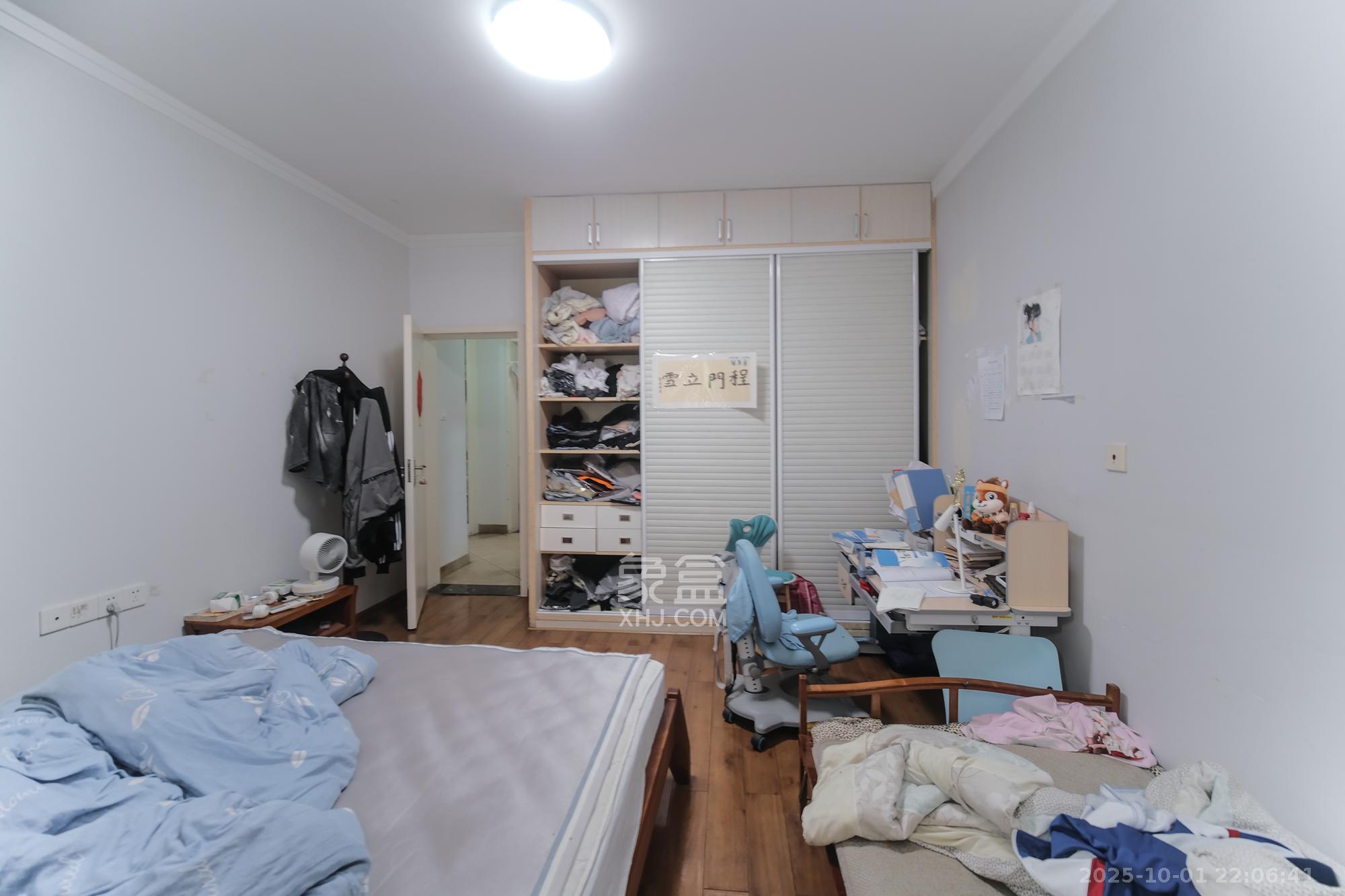 郡原居里 3室2厅2卫 75.0万 郡原居里 3室2厅2卫 75.0万卧室