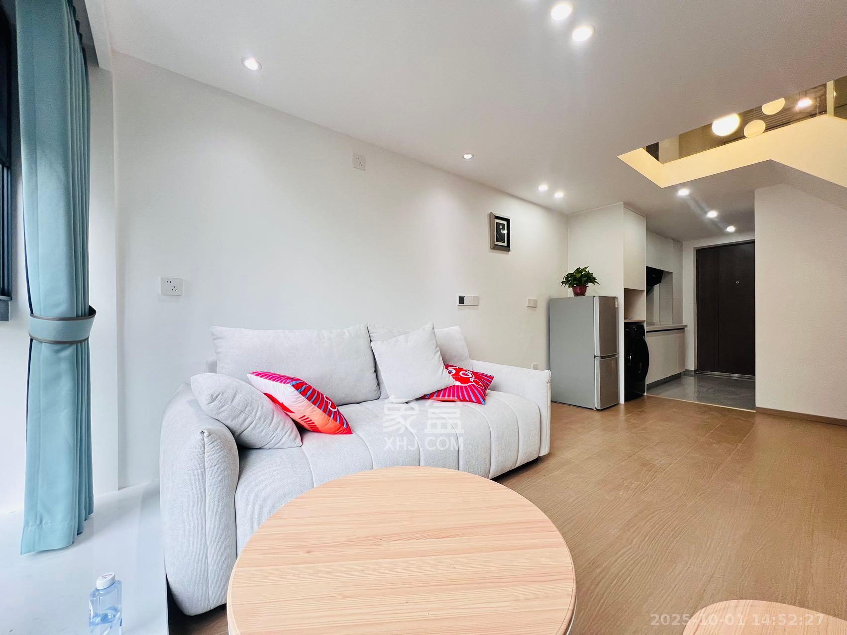 卓越中寰 2室1厅1卫 3000.0元/月 卓越中寰 2室1厅1卫 3000.0元/月室内图