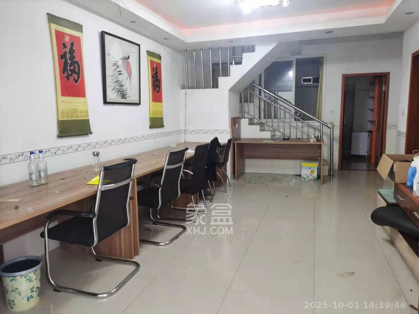 三一街区 5室2厅2卫 2200.0元/月 三一街区 5室2厅2卫 2200.0元/月室内图