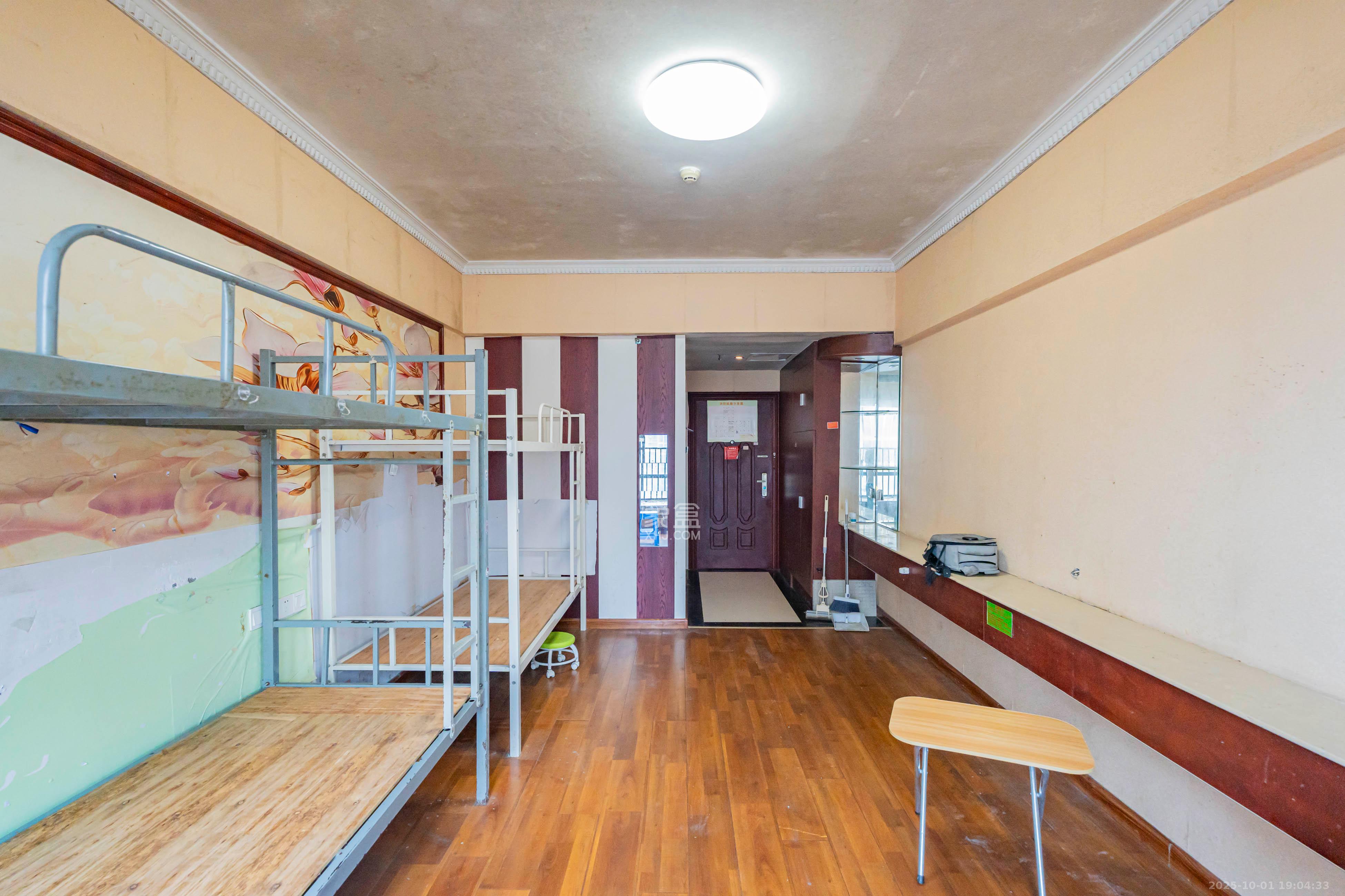 名富公寓  1室1厅1卫    20.0万卧室