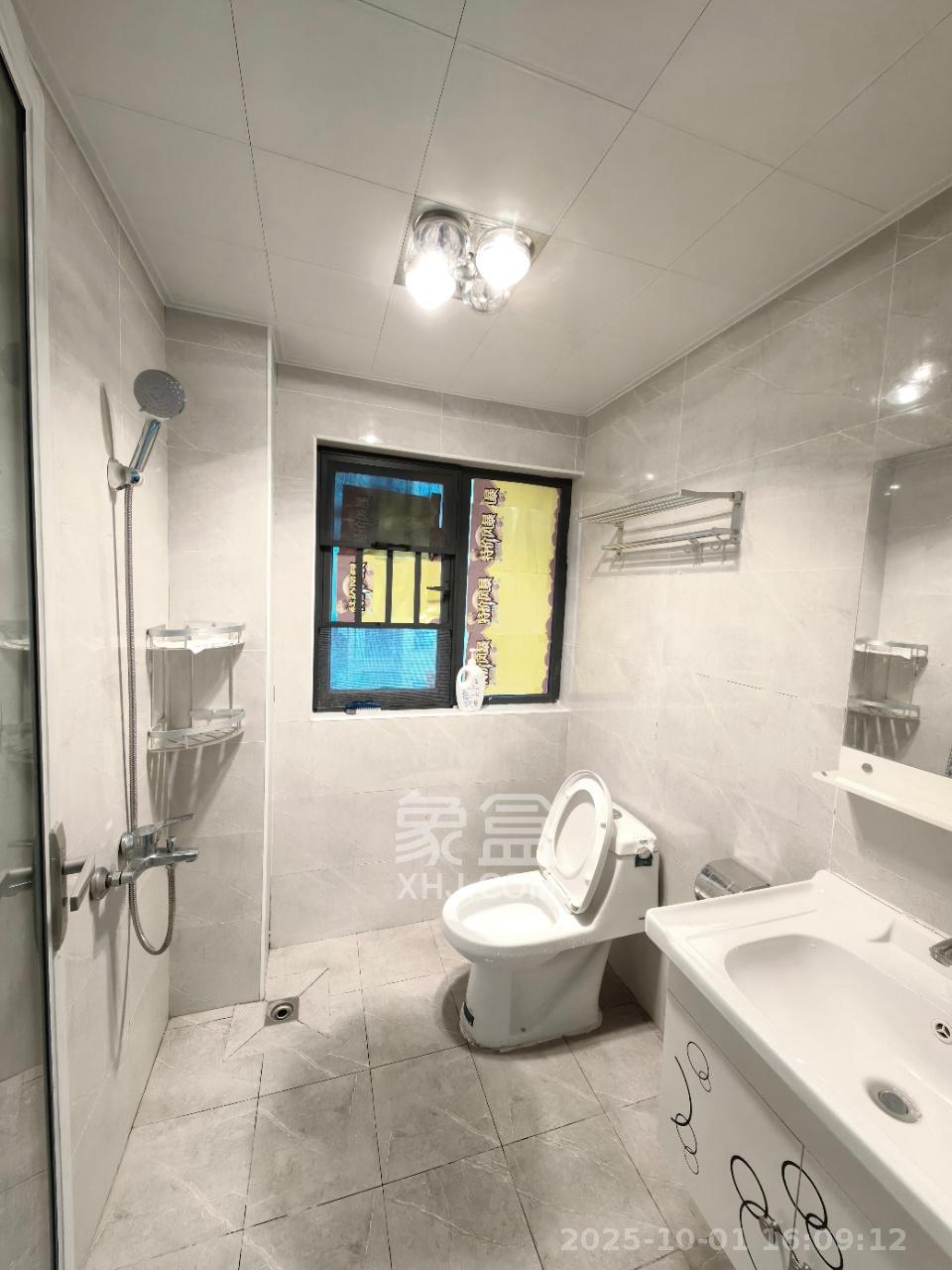 荣盛岳麓峰景 3室2厅2卫 1700.0元/月 荣盛岳麓峰景 3室2厅2卫 1700.0元/月室内图