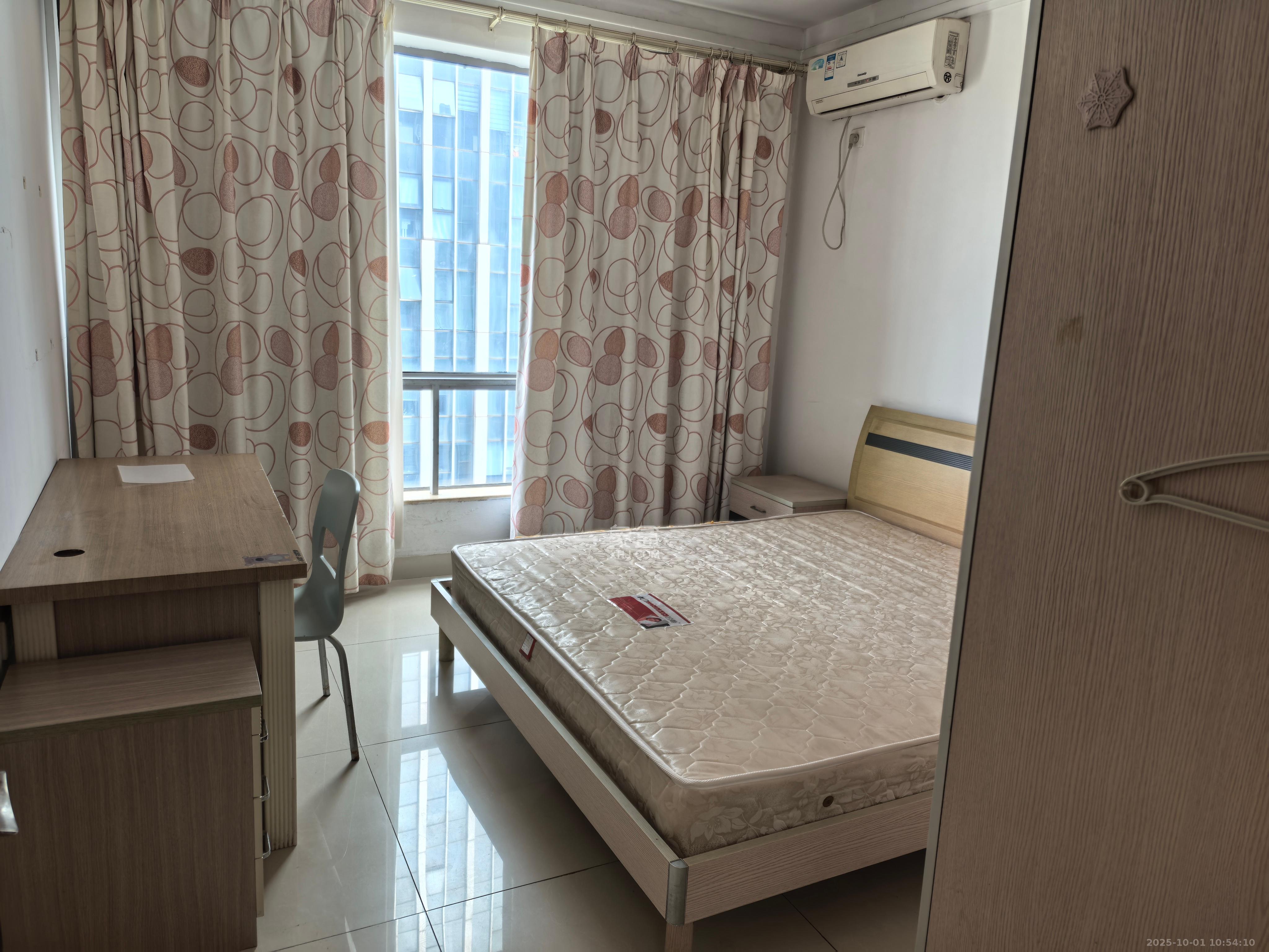 建鸿达华都(华都小户型及大华写字楼) 1室1厅1卫 2400.0元/月 建鸿达华都(华都小户型及大华写字楼) 1室1厅1卫 2400.0元/月室内图