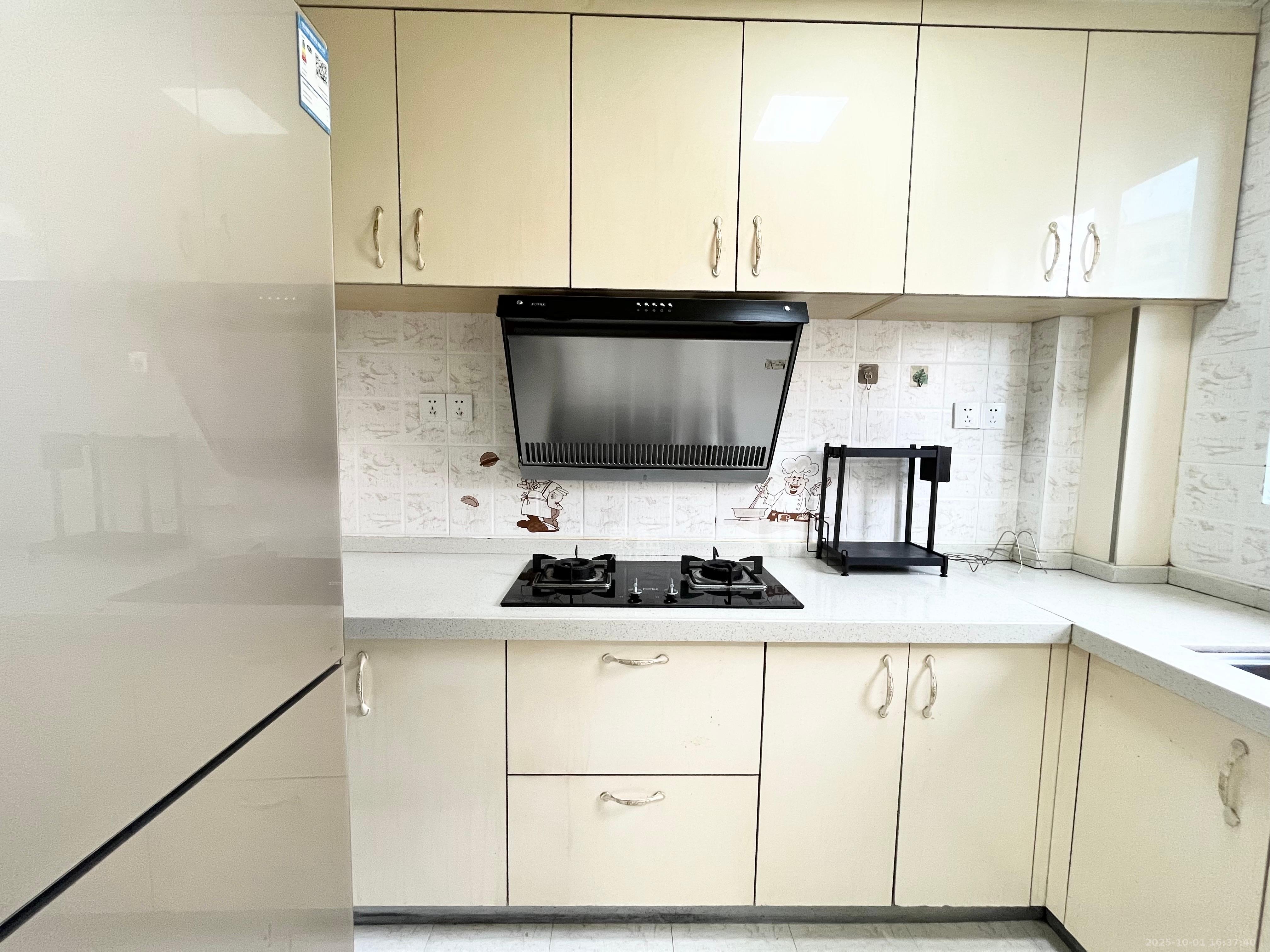 保利麓谷林语A区  3室2厅1卫    2200.0元/月室内图