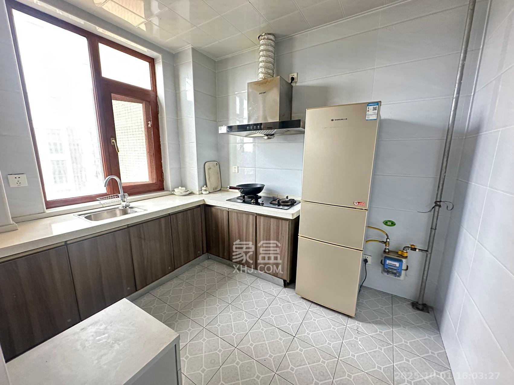 湘核新家园  3室2厅2卫    2300.0元/月室内图