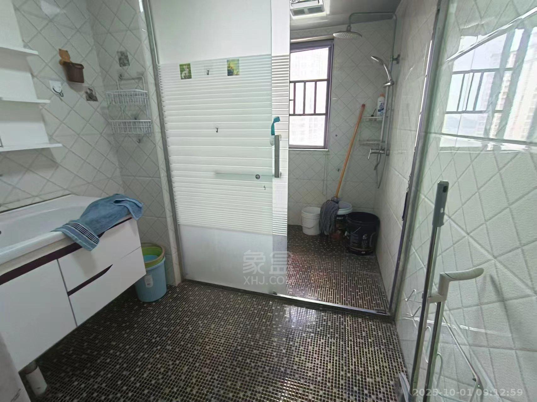 庐山春天早安华晨 3室2厅2卫 2200.00元/月 庐山春天早安华晨 3室2厅2卫 2200.00元/月室内图