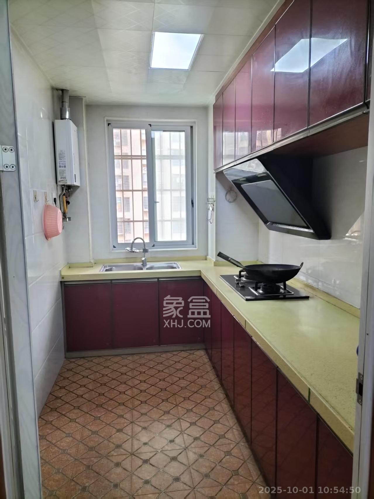 家兴苑 3室2厅2卫 2200.0元/月 家兴苑 3室2厅2卫 2200.0元/月室内图