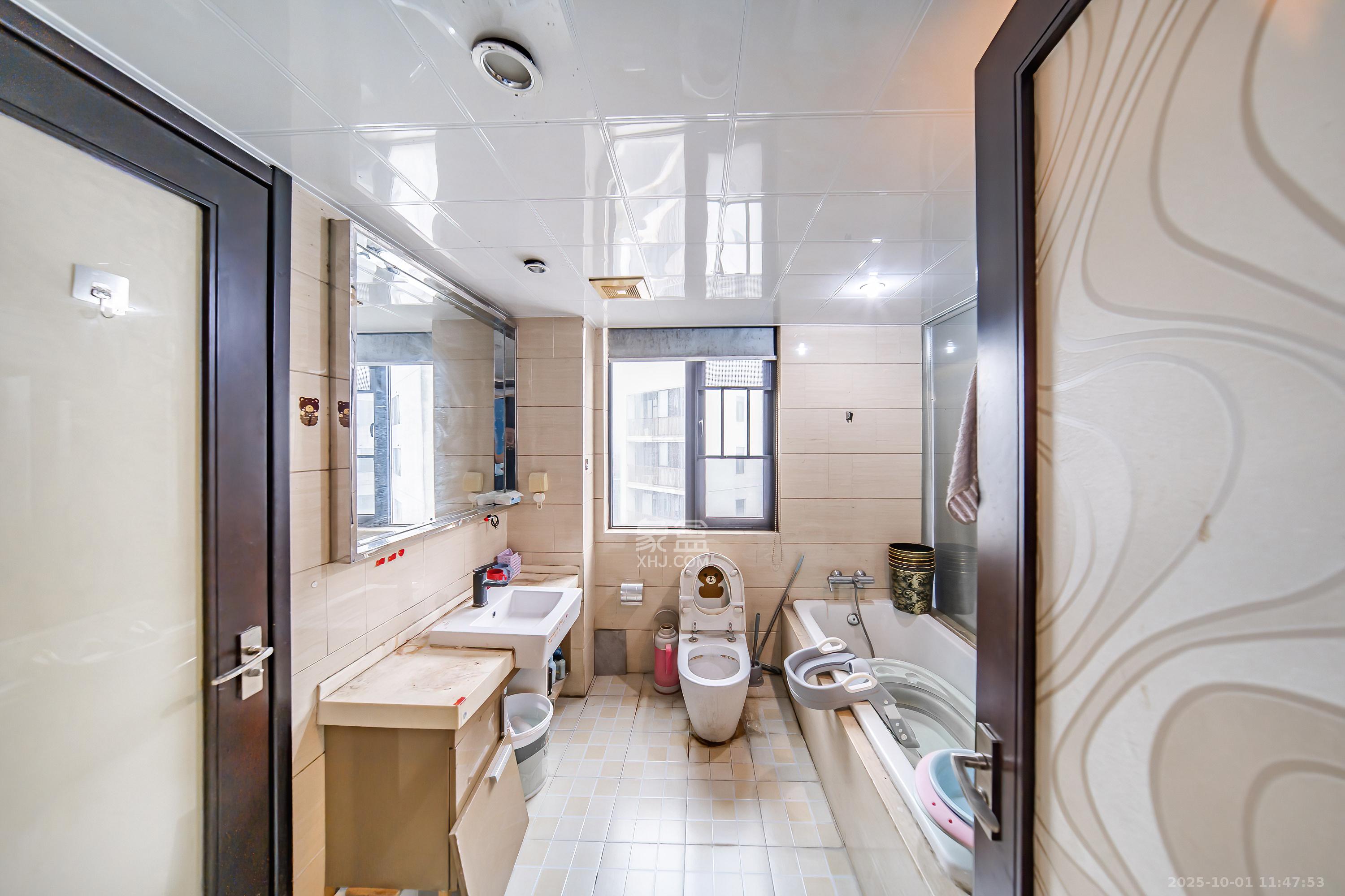 阳光100三期 4室2厅2卫 3600.0元/月 阳光100三期 4室2厅2卫 3600.0元/月室内图