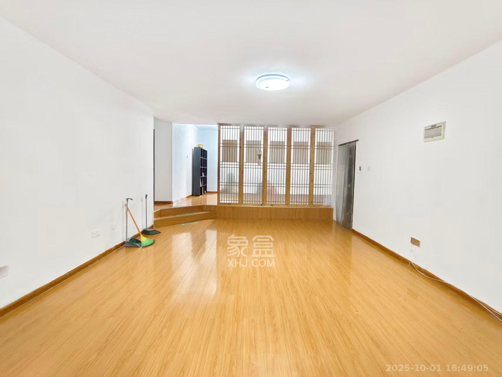 银港水晶城  4室2厅2卫    2900.0元/月室内图