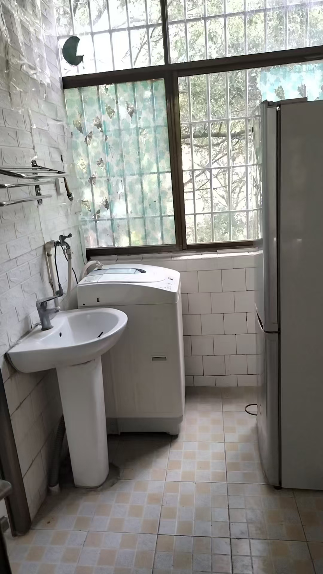 一小家属楼 2室1厅1卫 850.0元/月 一小家属楼 2室1厅1卫 850.0元/月室内图