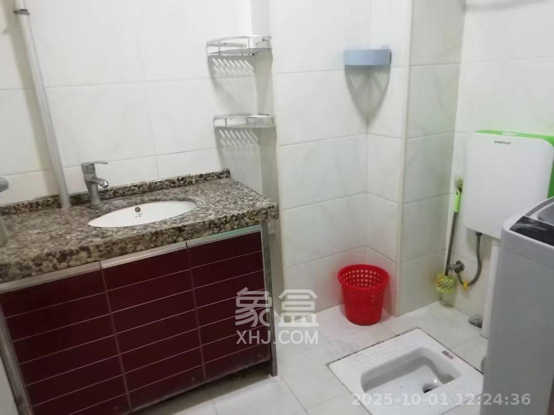 湘峰广场  1室0厅1卫    900.0元/月 湘峰广场  1室0厅1卫    900.0元/月室内图