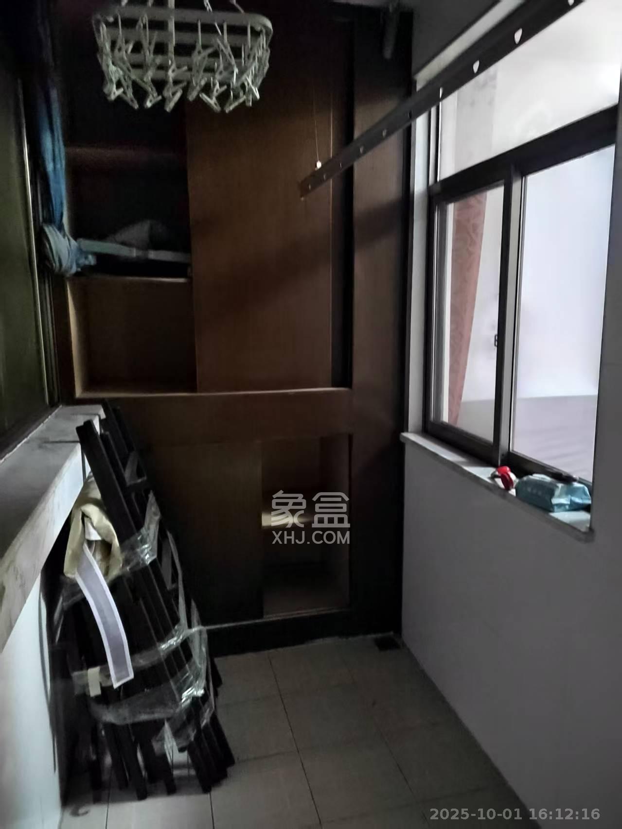 花炮住宅 2室1厅1卫 2300.0元/月 花炮住宅 2室1厅1卫 2300.0元/月室内图