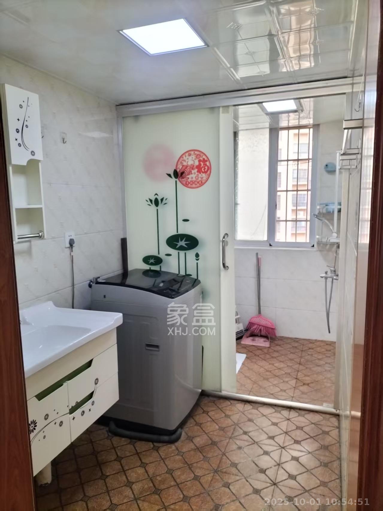 家兴苑 3室2厅2卫 2200.0元/月 家兴苑 3室2厅2卫 2200.0元/月室内图