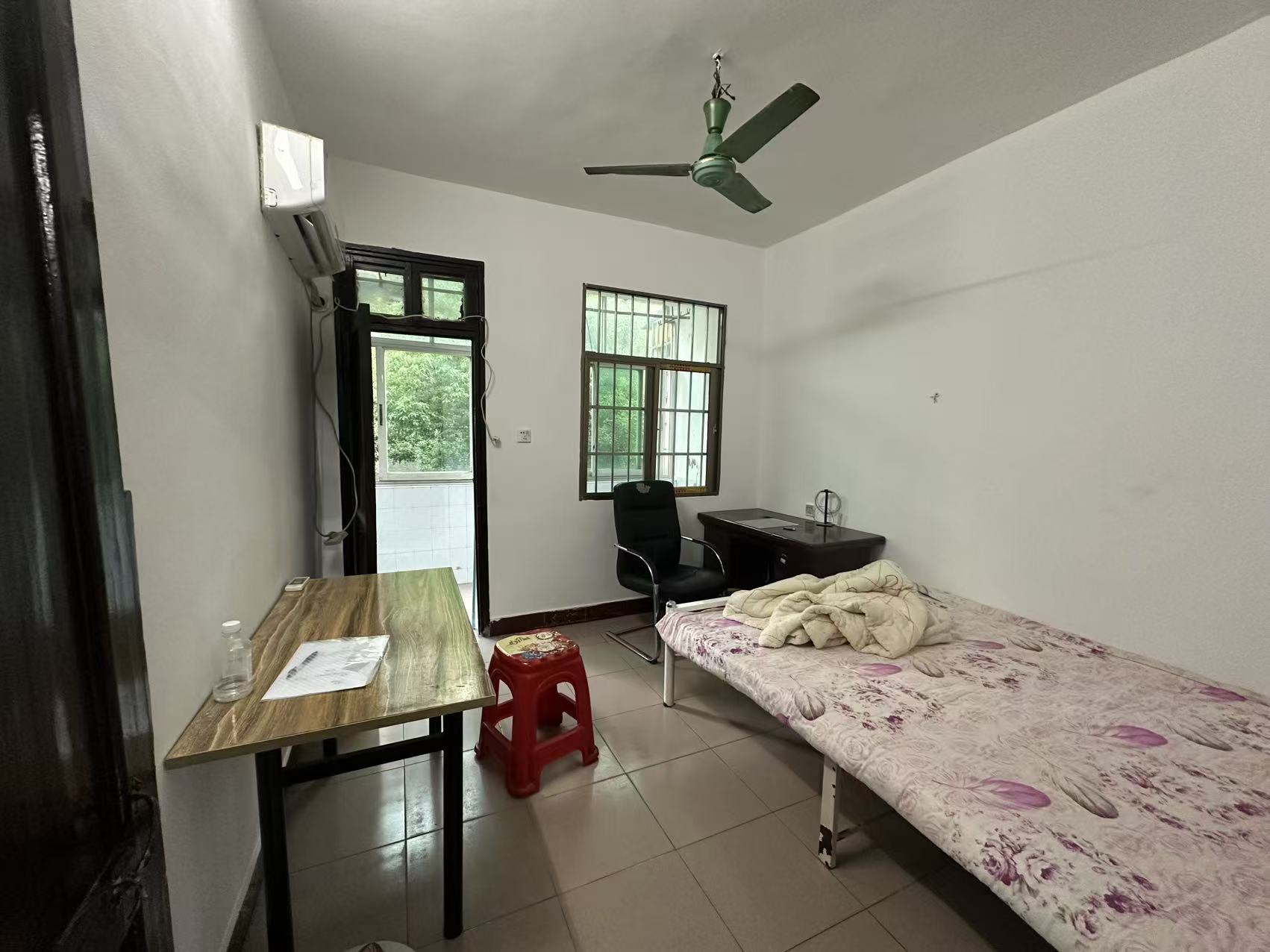 梓园社区(麻纺厂宿舍) 2室1厅1卫 450.0元/月 梓园社区(麻纺厂宿舍) 2室1厅1卫 450.0元/月室内图