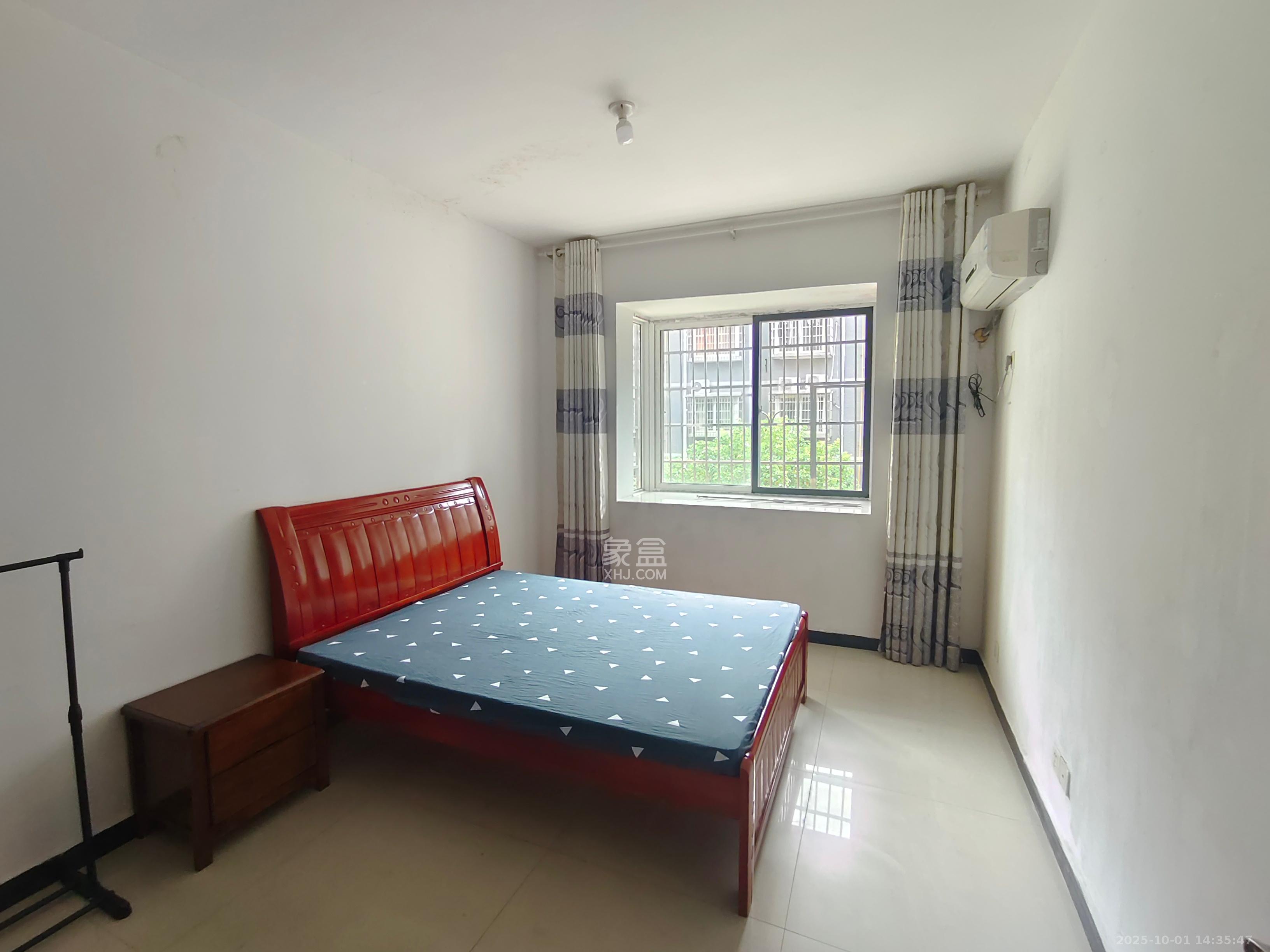 靳江小区  2室1厅1卫    1300.0元/月室内图