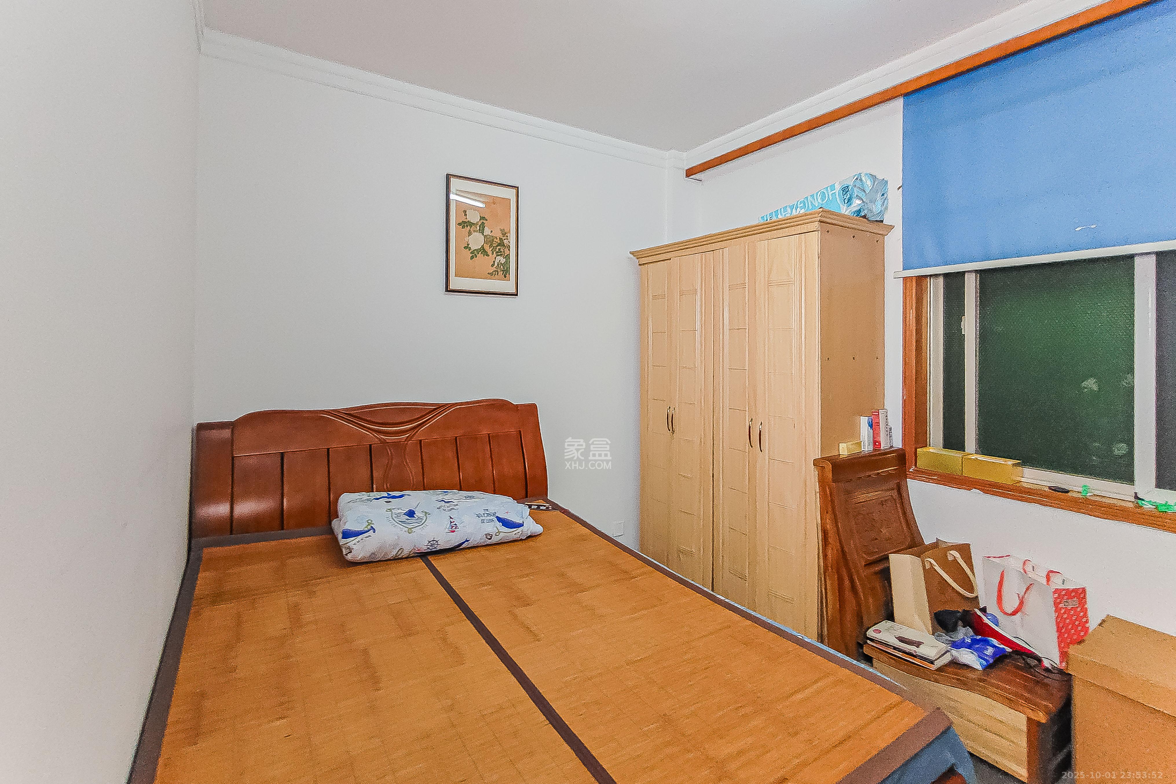 鸿信大厦 4室2厅2卫 208.0万 鸿信大厦 4室2厅2卫 208.0万卧室