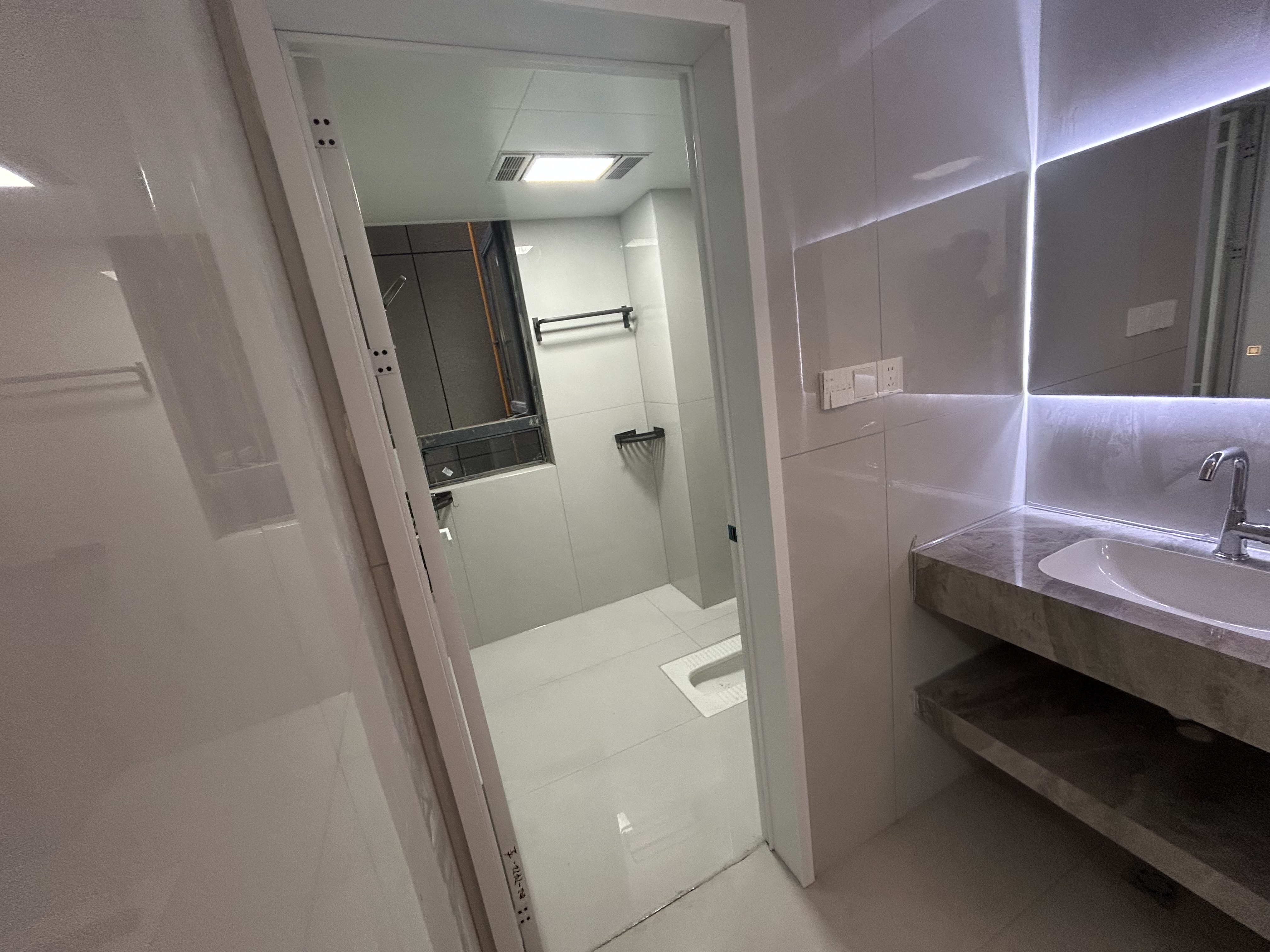 福天古庸院子 3室2厅2卫 3166.0元/月 福天古庸院子 3室2厅2卫 3166.0元/月室内图