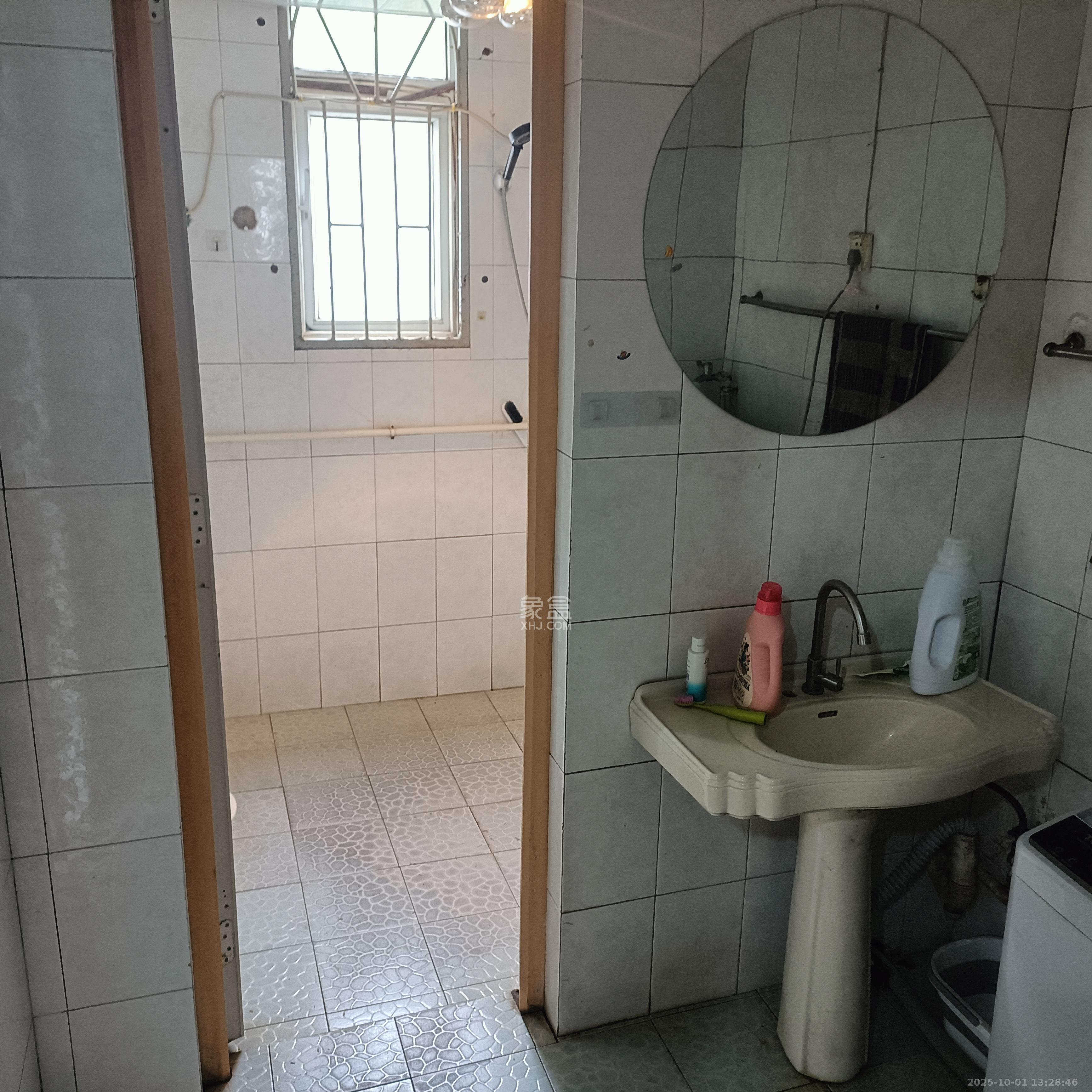 新桥小区 2室2厅1卫 1700.0元/月 新桥小区 2室2厅1卫 1700.0元/月室内图