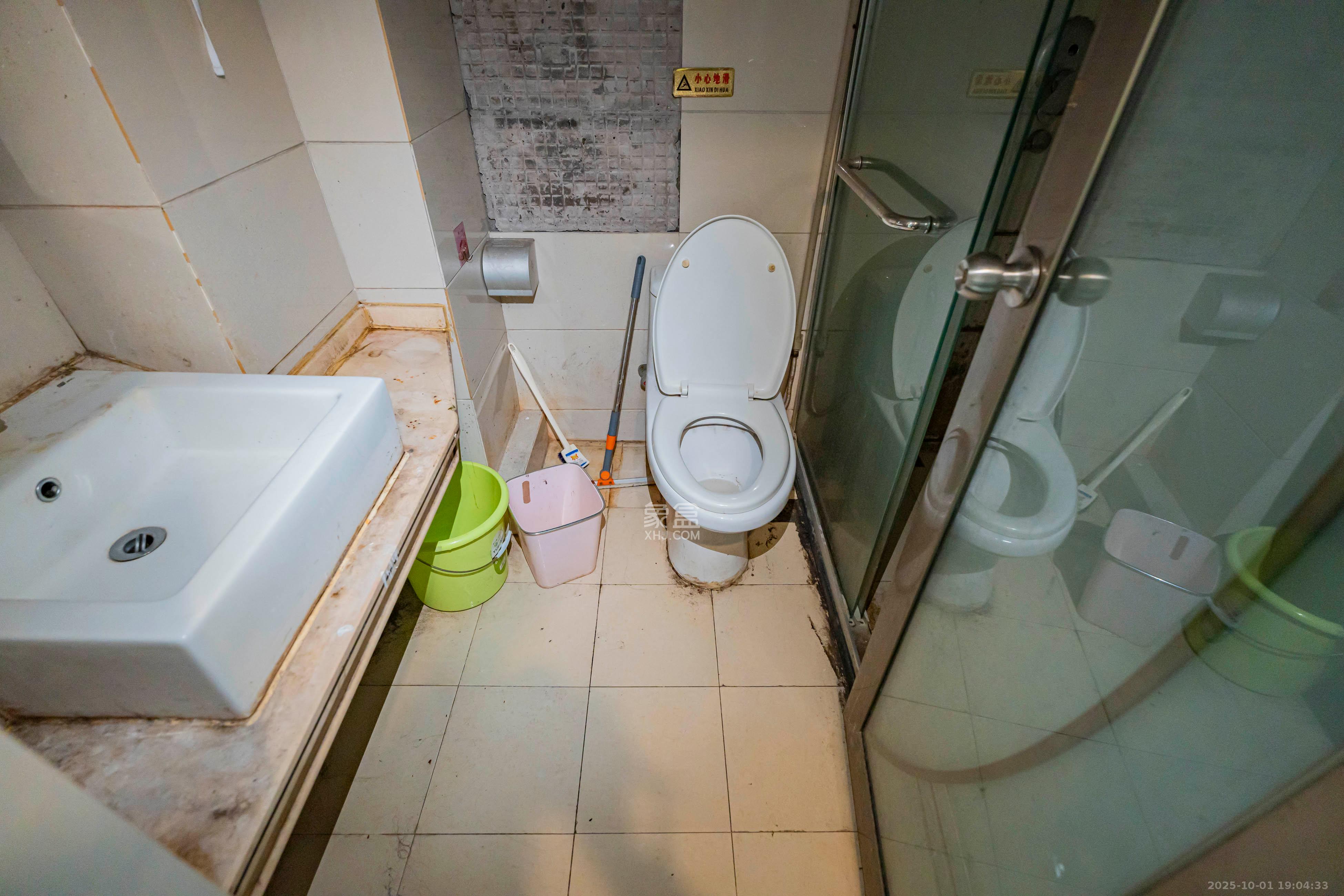 名富公寓 1室1厅1卫 20.0万 名富公寓 1室1厅1卫 20.0万卫生间