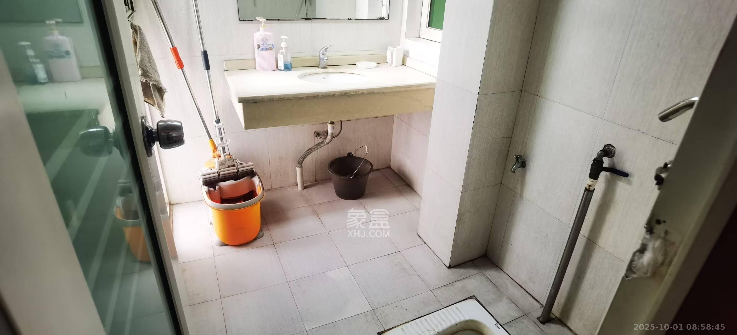 天峰名苑 3室2厅1卫 1800.0元/月 天峰名苑 3室2厅1卫 1800.0元/月室内图