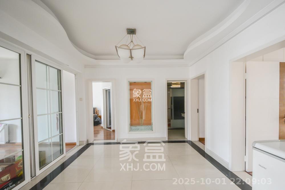 鸿铭中心  4室2厅2卫   3400.00元/月室内图