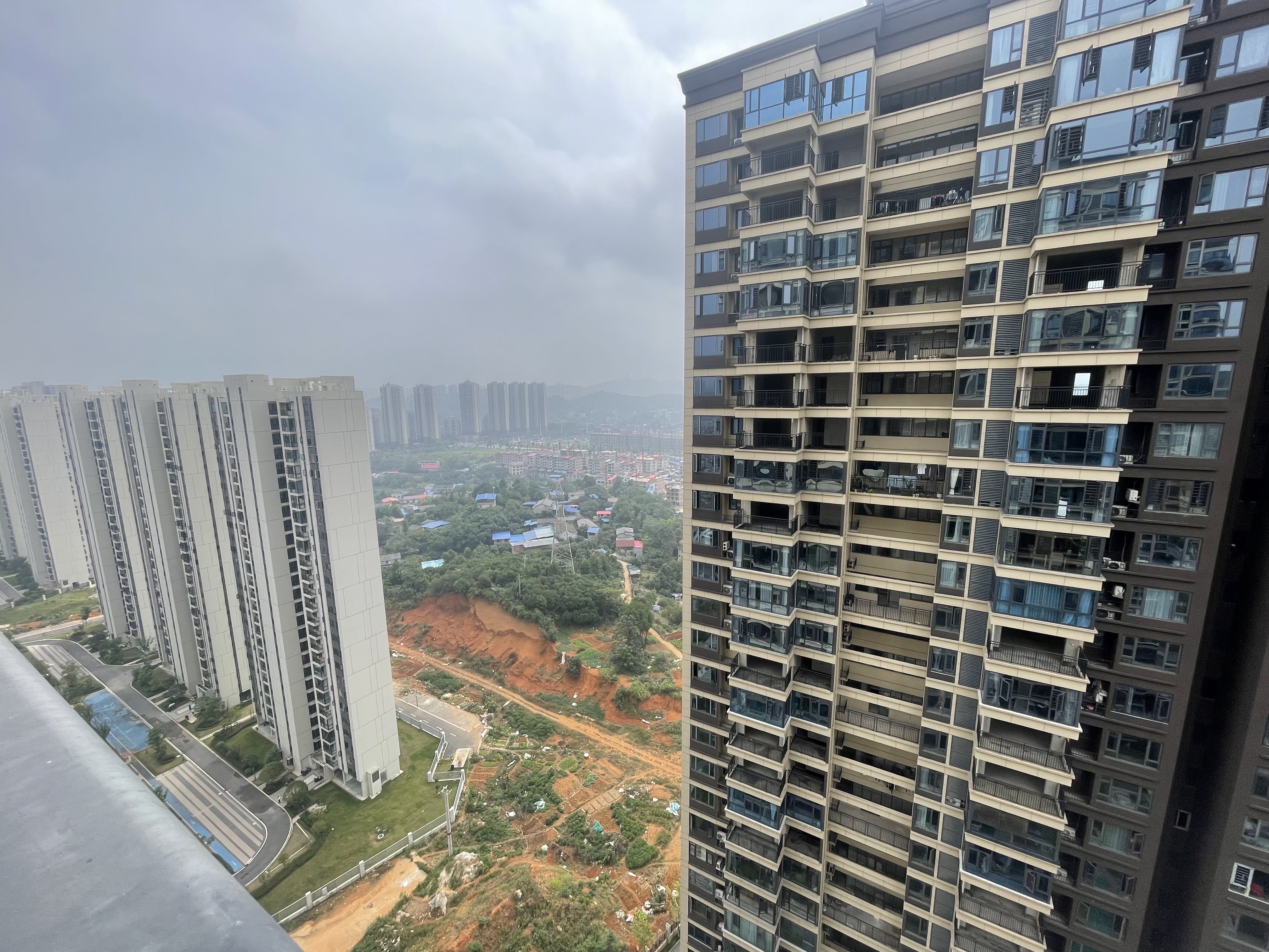 凯越湘中府  3室2厅2卫    58.8万客厅