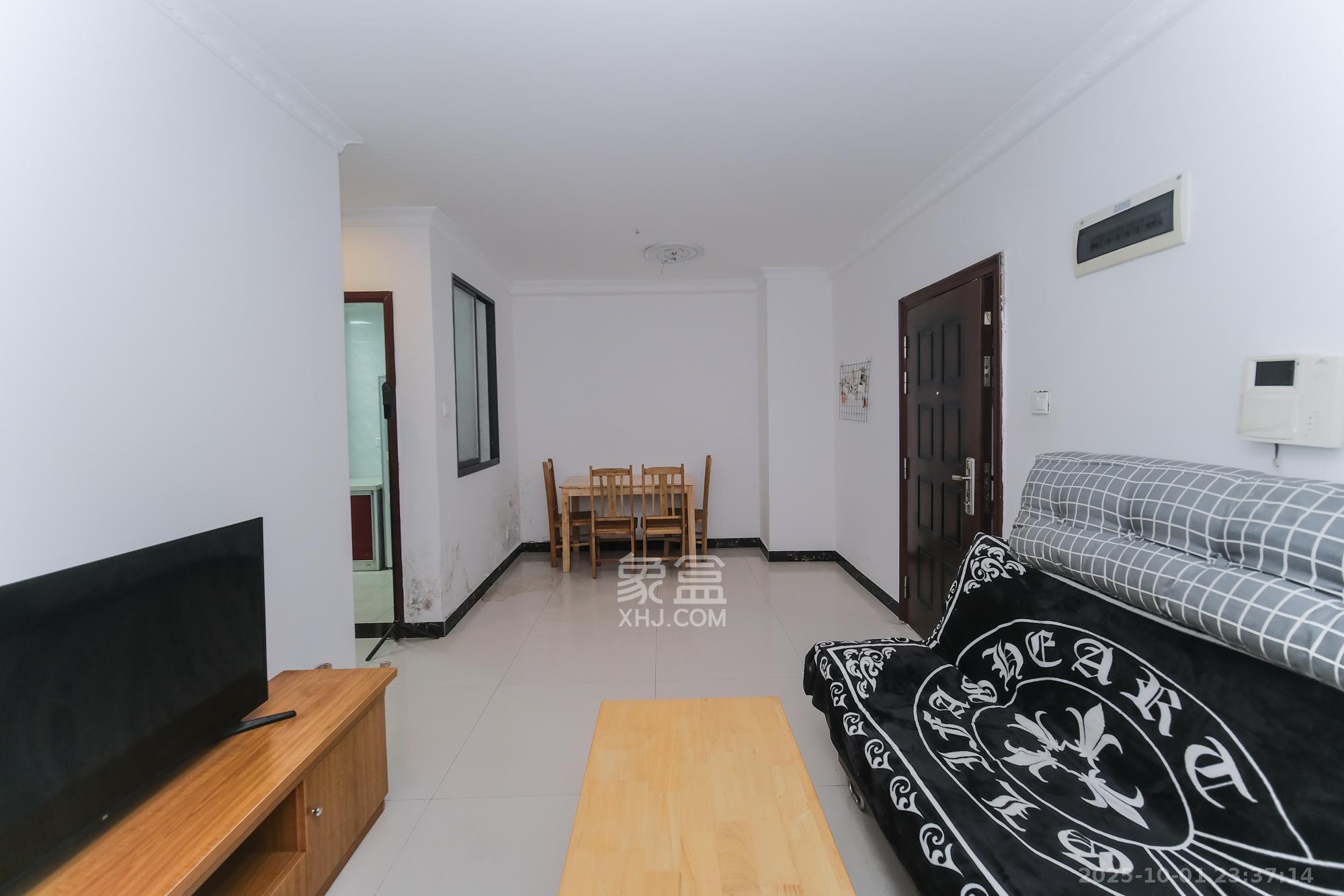 盛地尊域  1室0厅1卫    30.8万客厅