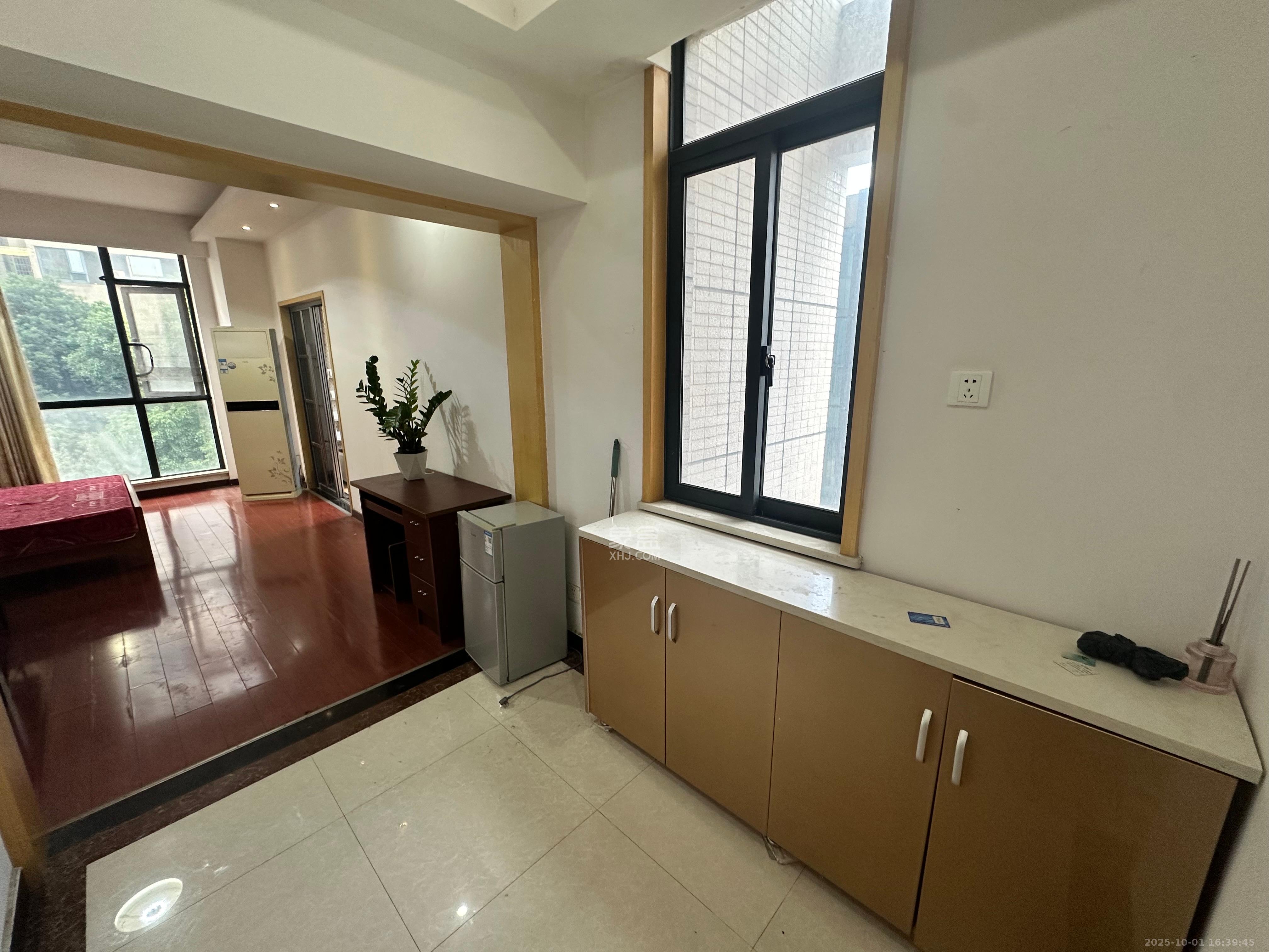 长房时代城 1室1厅1卫 1400.0元/月 长房时代城 1室1厅1卫 1400.0元/月室内图