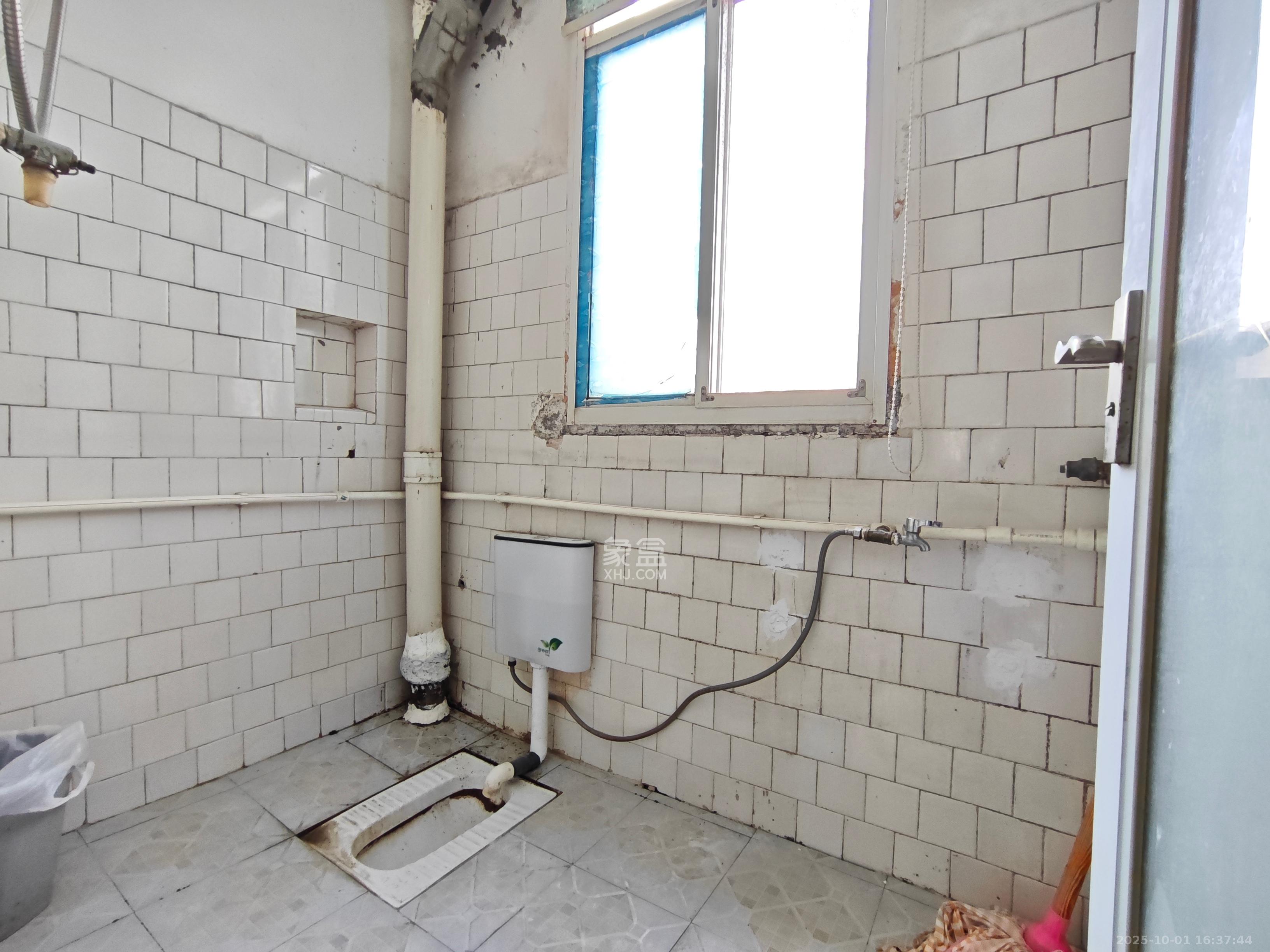 省农业银行雨花路大院 3室2厅1卫 1900.0元/月 省农业银行雨花路大院 3室2厅1卫 1900.0元/月室内图