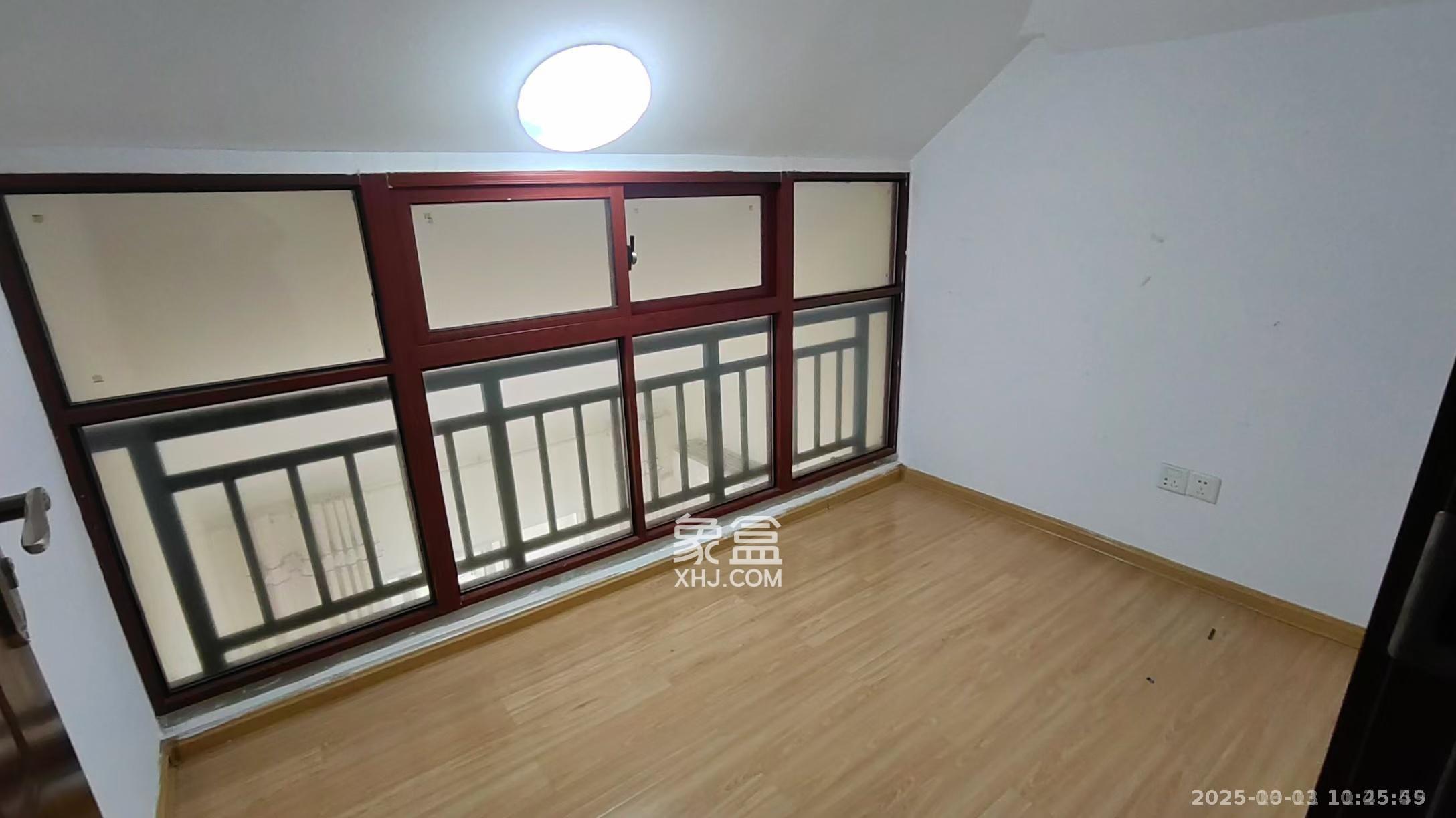 山水湾  3室2厅2卫   1450.00元/月室内图