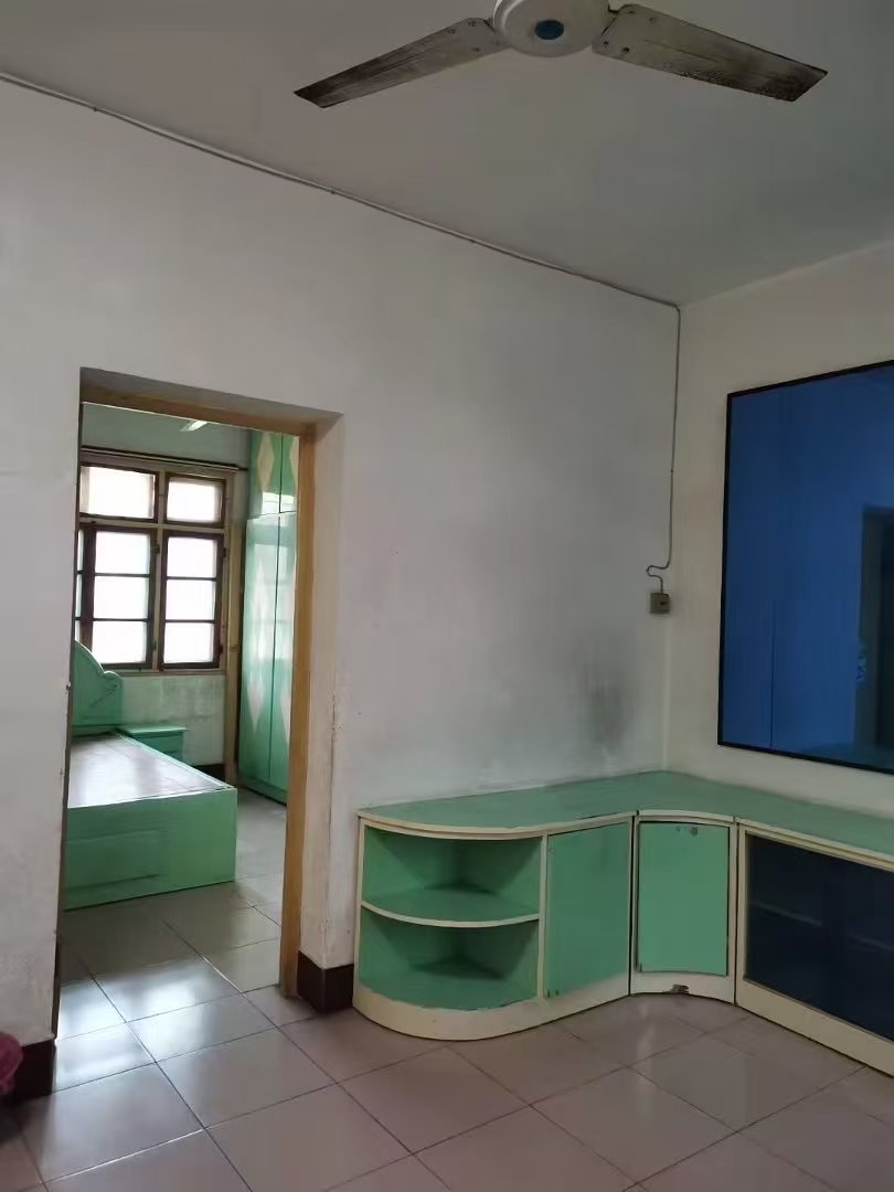 花果山小区 2室1厅1卫 12.8万 花果山小区 2室1厅1卫 12.8万客厅