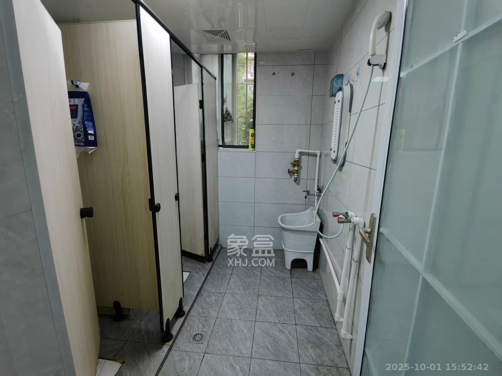 学府华庭 10室1厅3卫 6500.0元/月 学府华庭 10室1厅3卫 6500.0元/月室内图