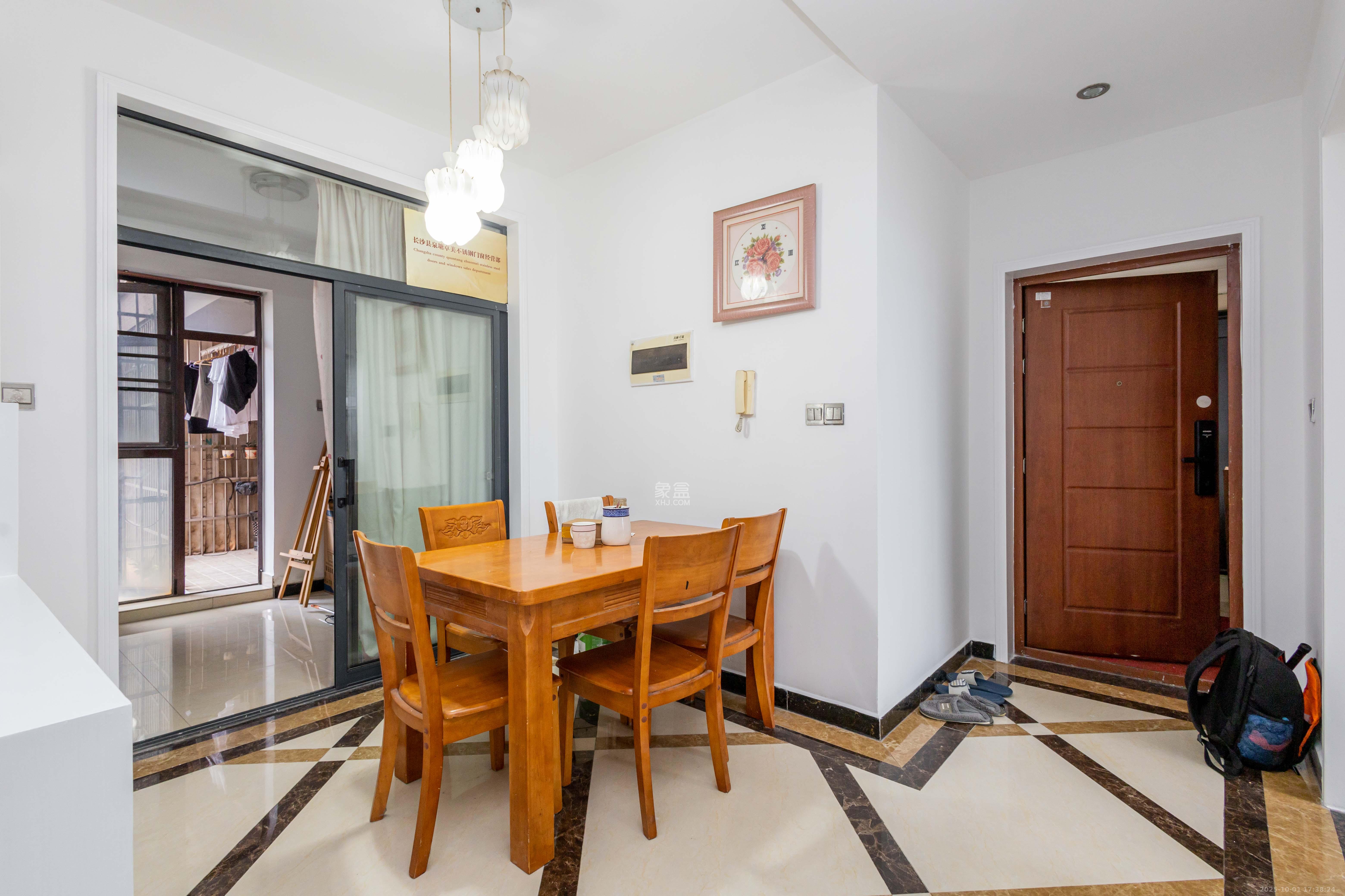 高林仕家  4室2厅1卫    58.88万客厅