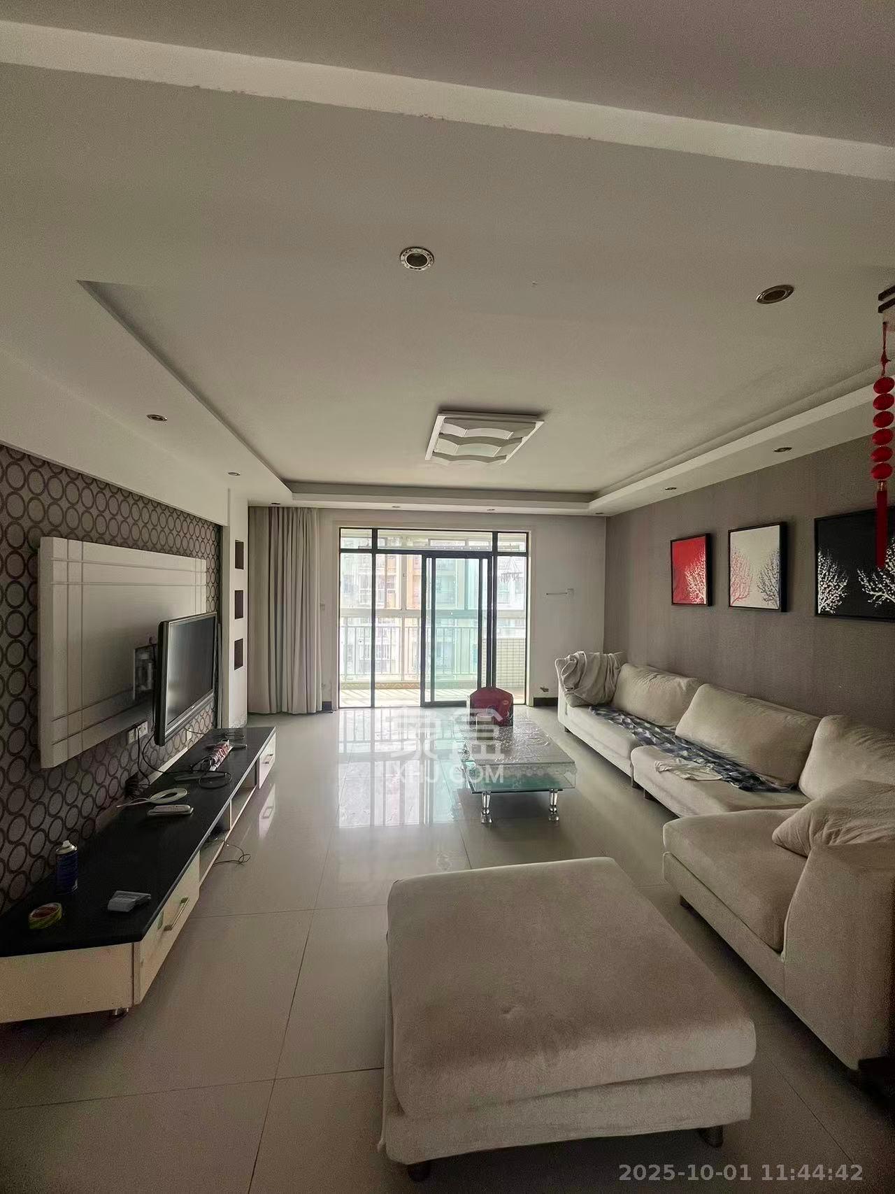 满庭芳小区 3室2厅2卫 2300.0元/月 满庭芳小区 3室2厅2卫 2300.0元/月室内图