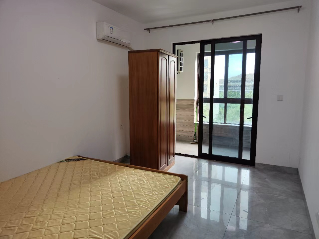 滨海新天地 3室2厅1卫 2500.0元/月 滨海新天地 3室2厅1卫 2500.0元/月室内图