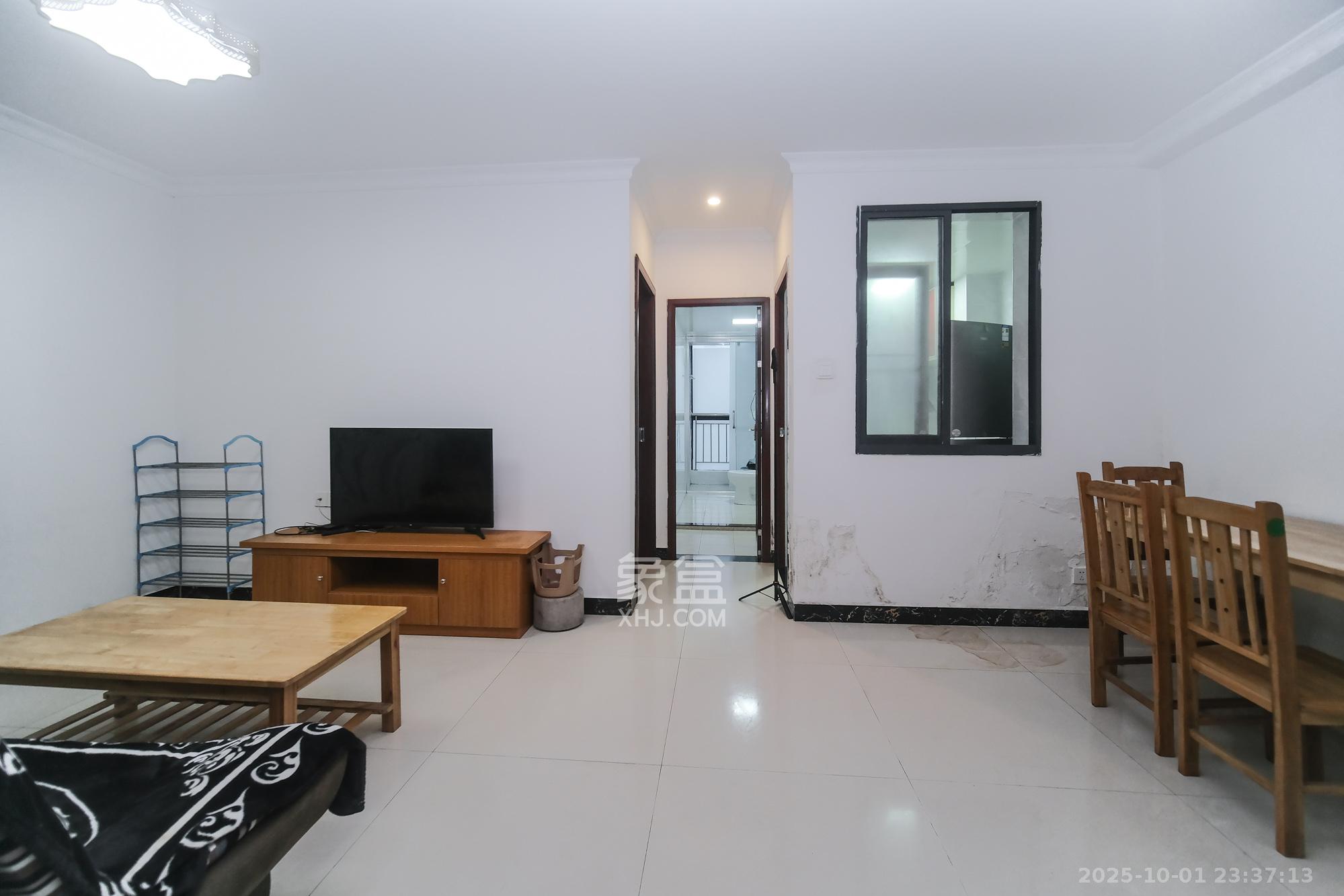 盛地尊域  1室0厅1卫    30.8万客厅