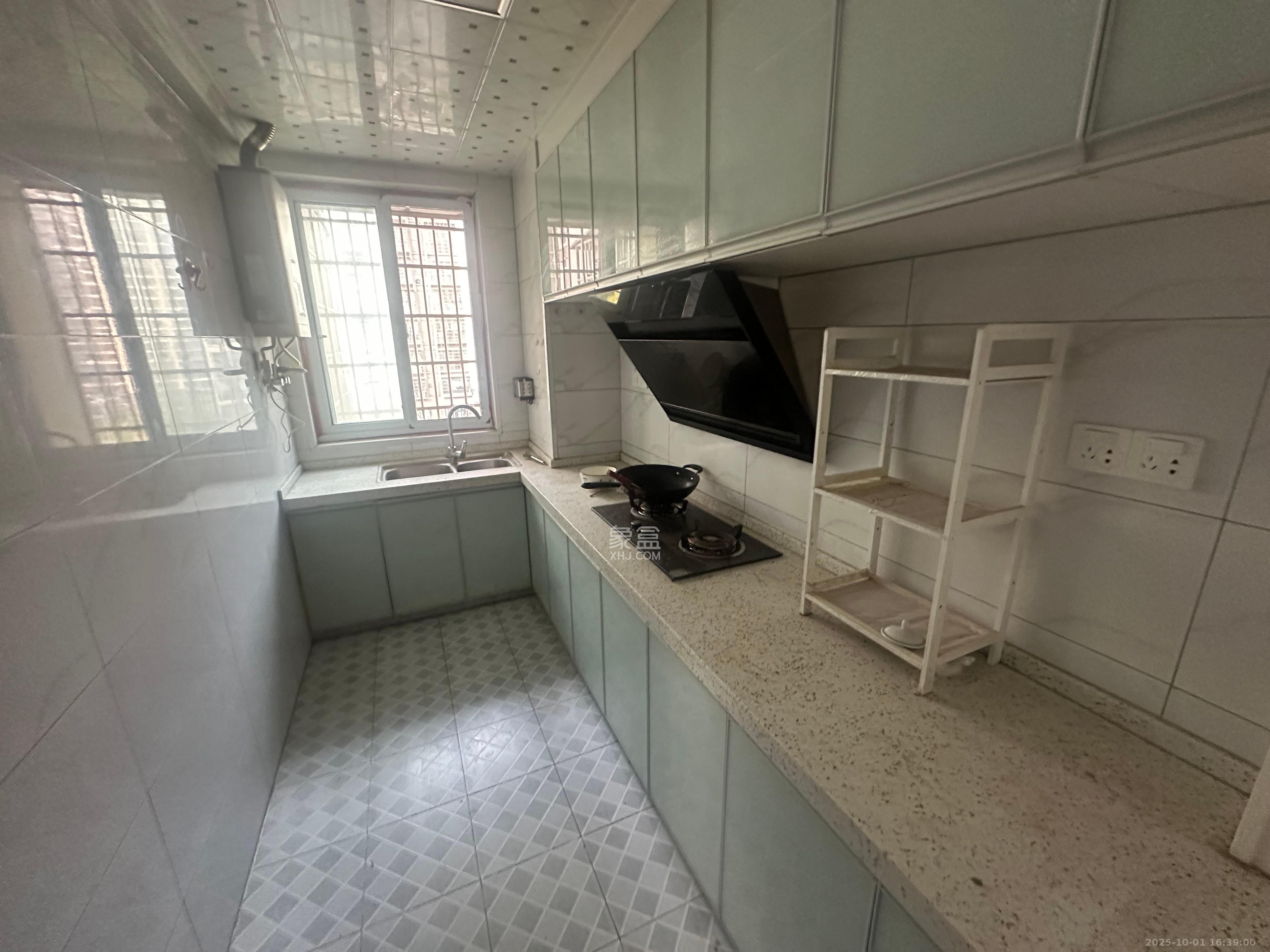 桥头家苑一期 3室2厅2卫 1900.0元/月 桥头家苑一期 3室2厅2卫 1900.0元/月室内图