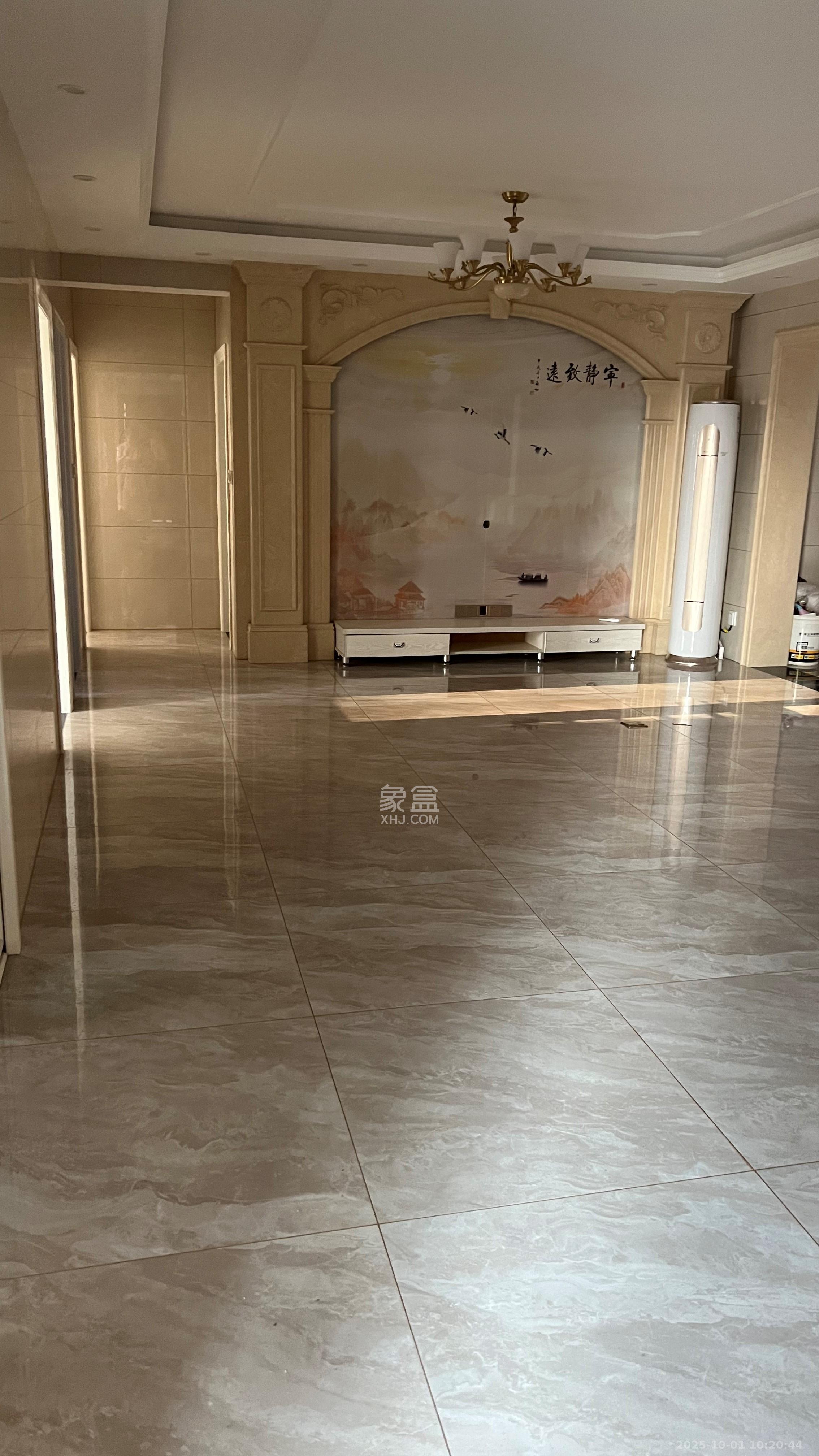 荣盛花语城 3室2厅2卫 2300.0元/月 荣盛花语城 3室2厅2卫 2300.0元/月室内图