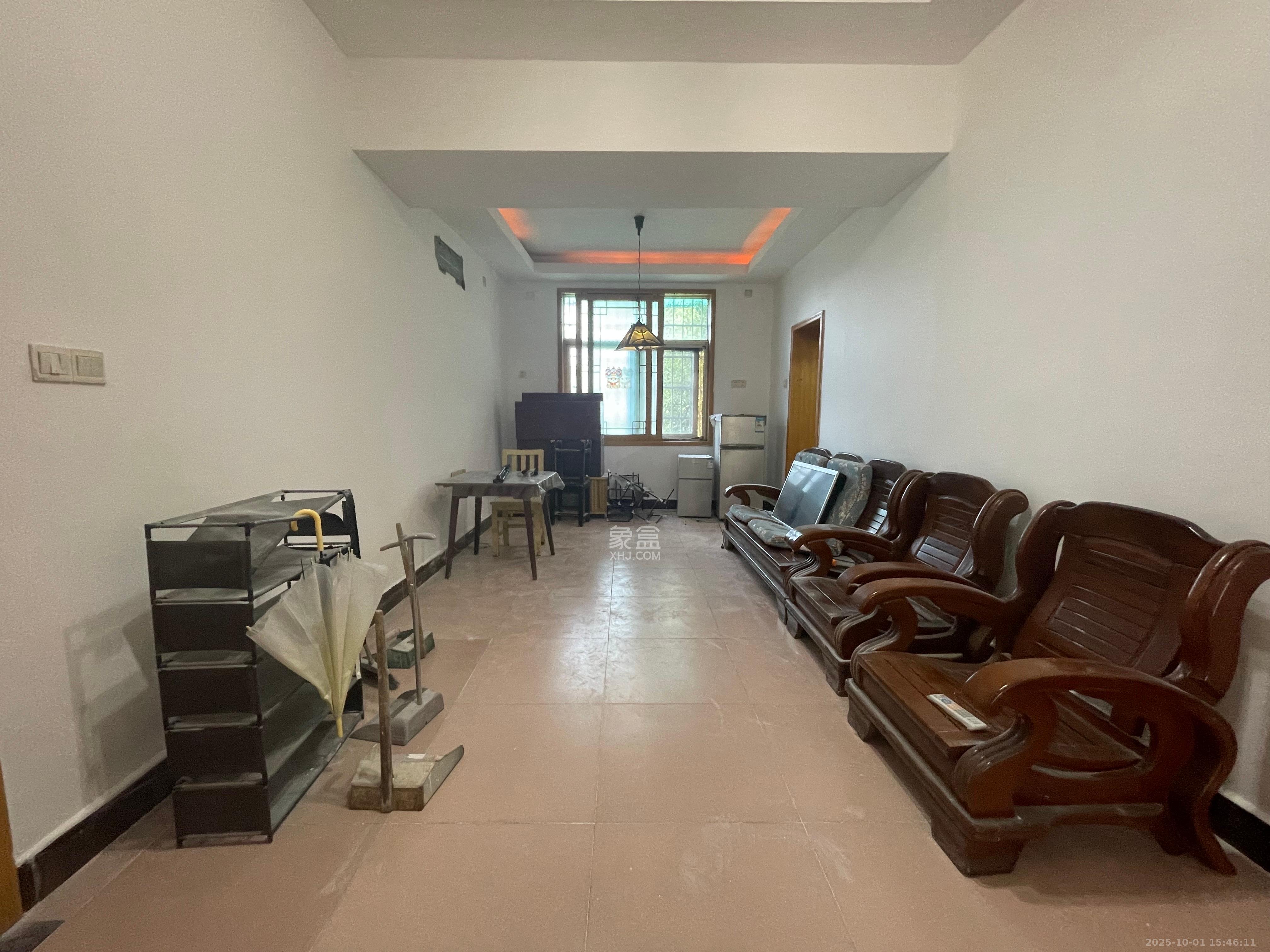 省质检局宿舍  2室1厅1卫    1300.0元/月