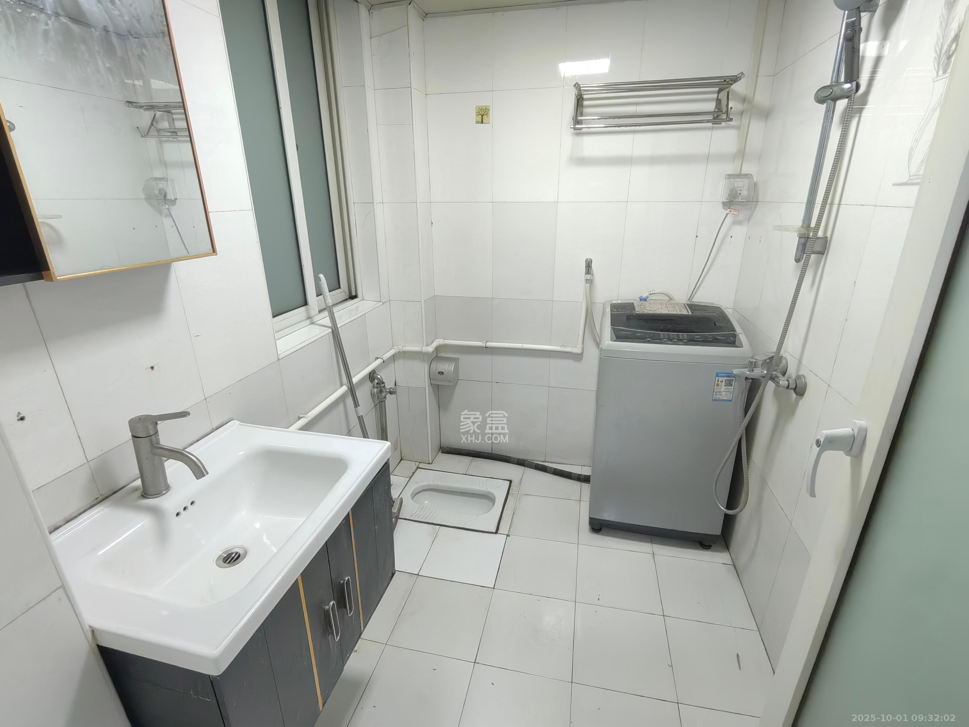 巧克力空间（建鸿达现代大厦）  3室1厅1卫   2100.00元/月室内图