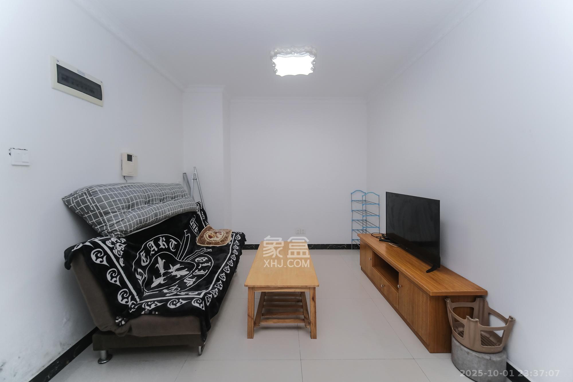 盛地尊域 1室0厅1卫 30.8万 盛地尊域 1室0厅1卫 30.8万客厅