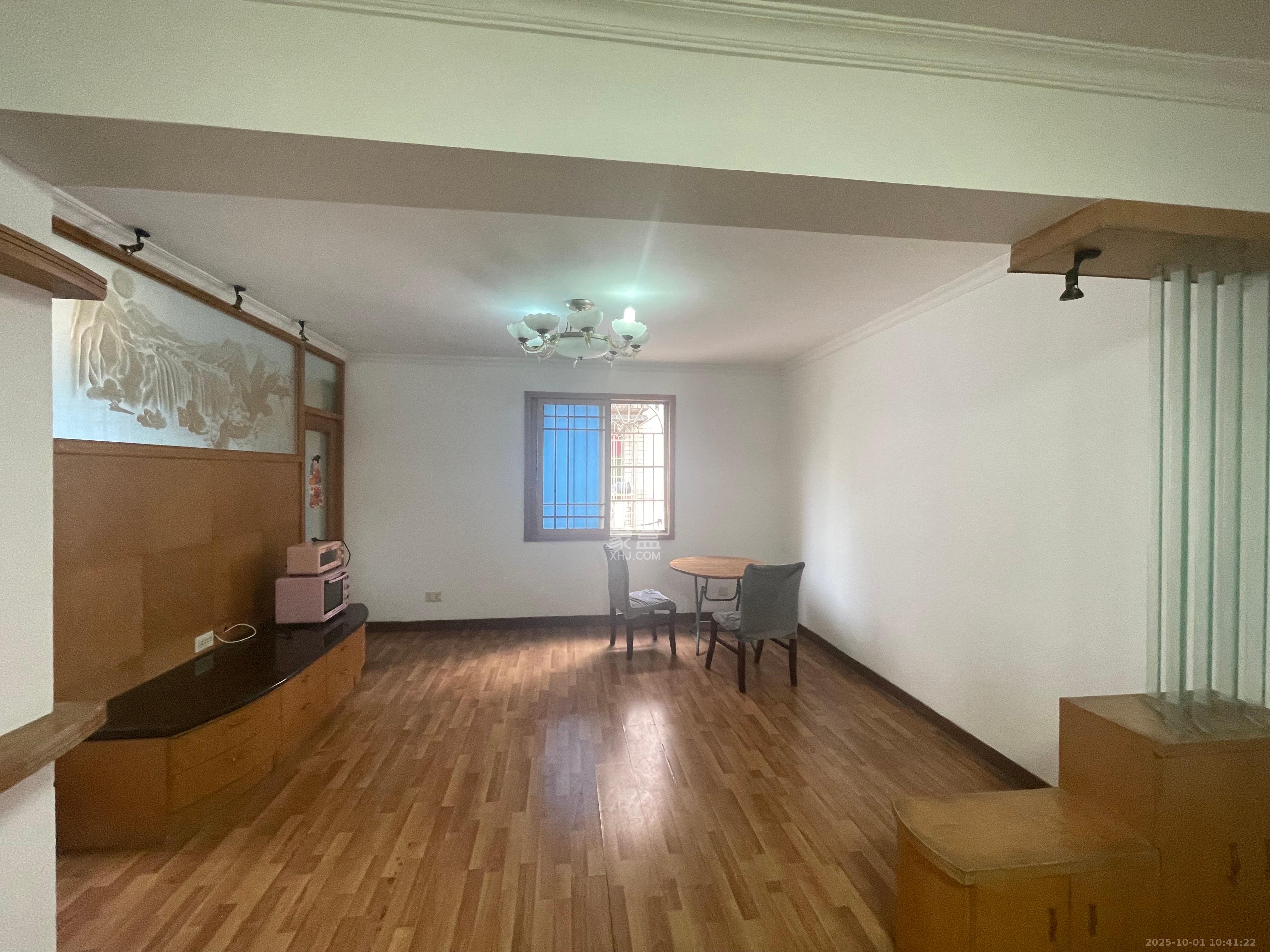 解放四村363号新族公寓 4室2厅1卫 1500.0元/月 解放四村363号新族公寓 4室2厅1卫 1500.0元/月室内图