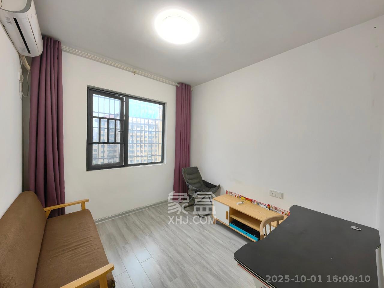 荣盛岳麓峰景 3室2厅2卫 1700.0元/月 荣盛岳麓峰景 3室2厅2卫 1700.0元/月室内图