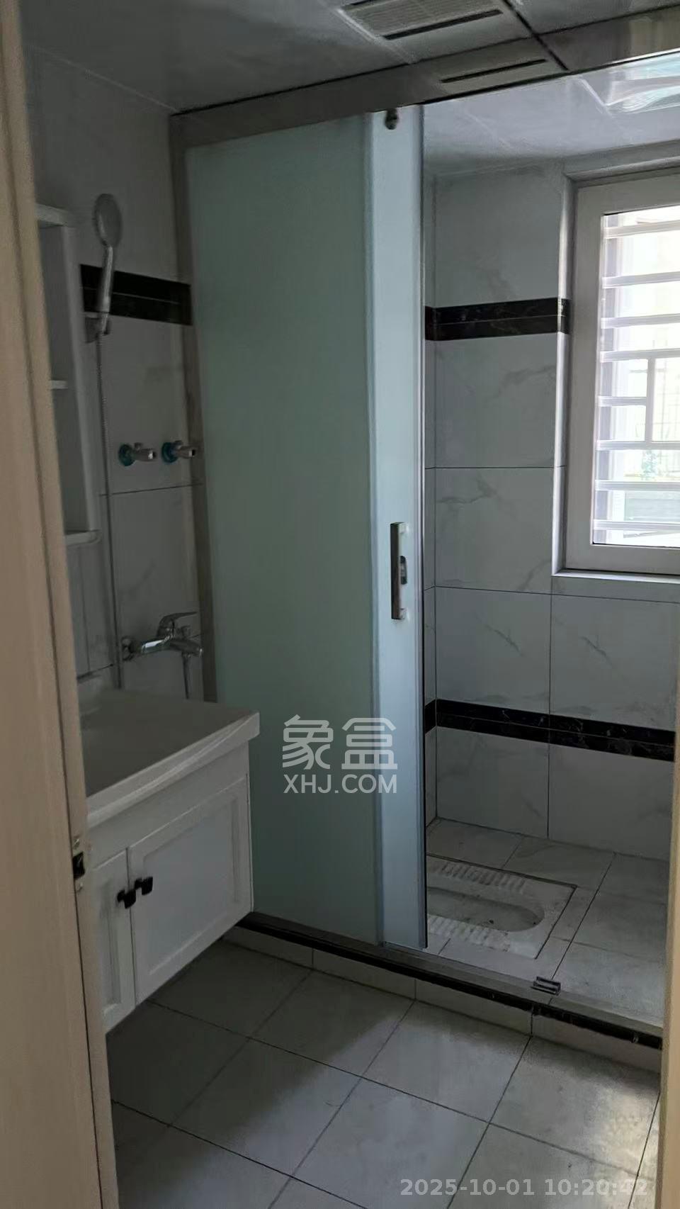 荣盛花语城 3室2厅2卫 2300.0元/月 荣盛花语城 3室2厅2卫 2300.0元/月室内图