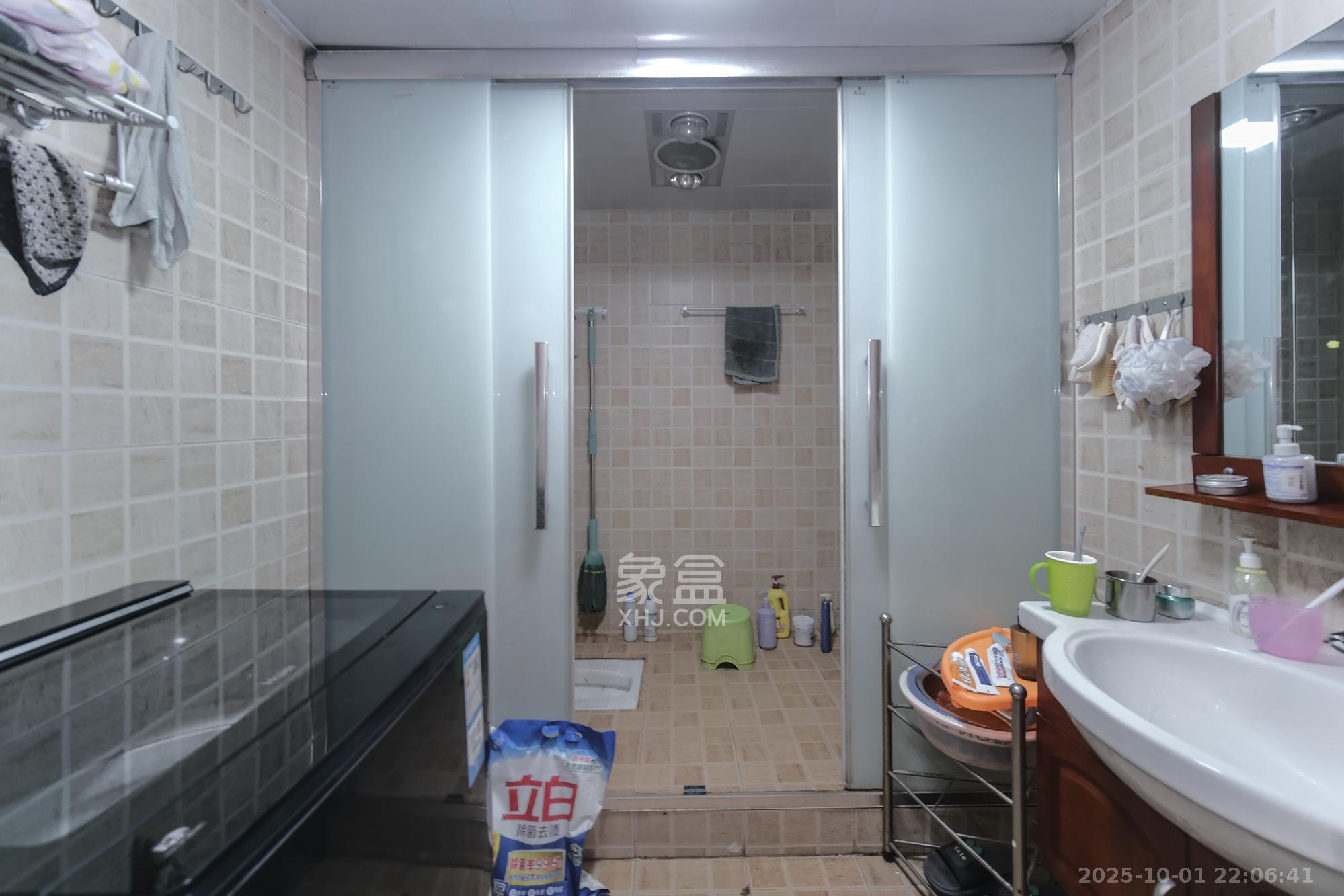 郡原居里 3室2厅2卫 75.0万 郡原居里 3室2厅2卫 75.0万卫生间