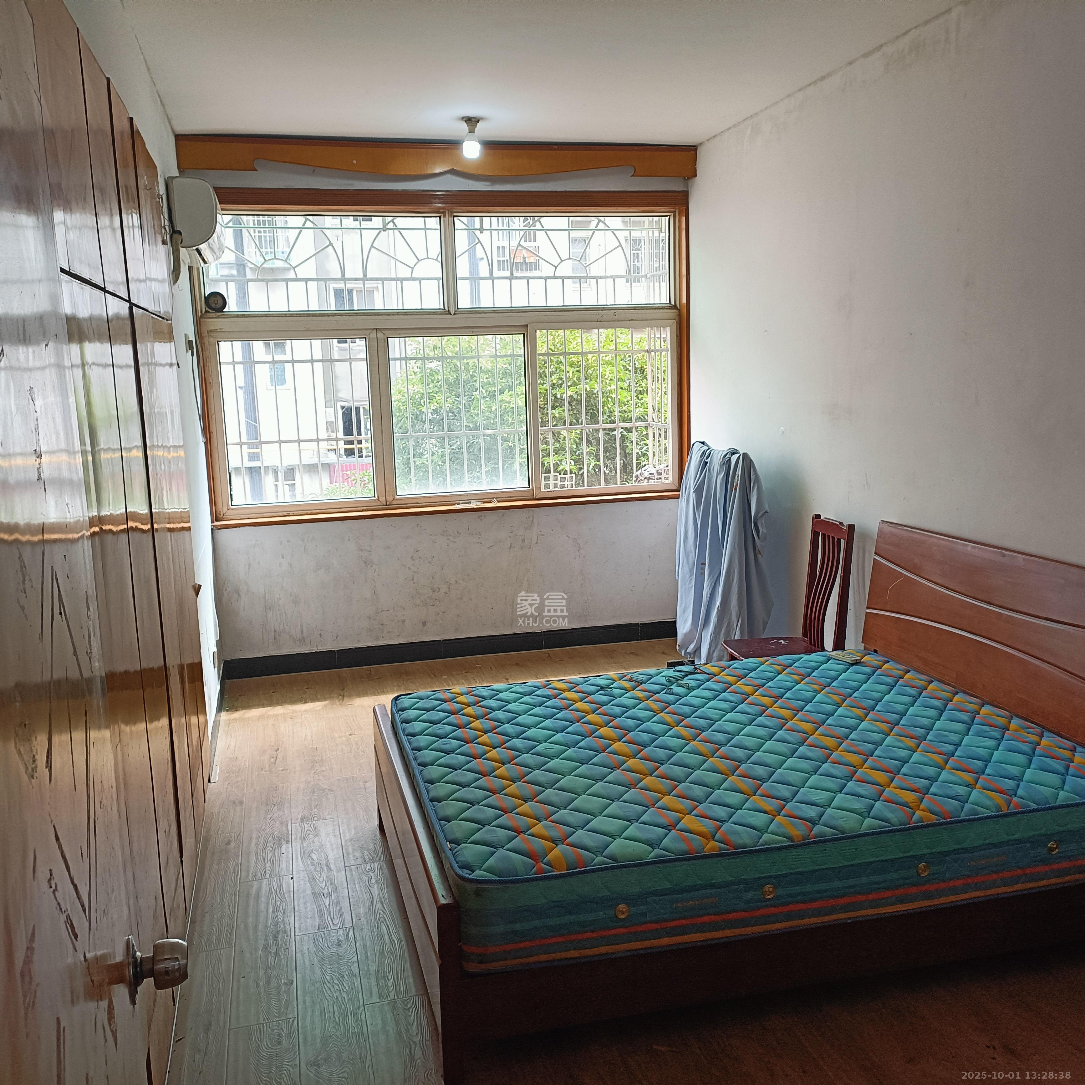 新桥小区 2室2厅1卫 1700.0元/月 新桥小区 2室2厅1卫 1700.0元/月室内图